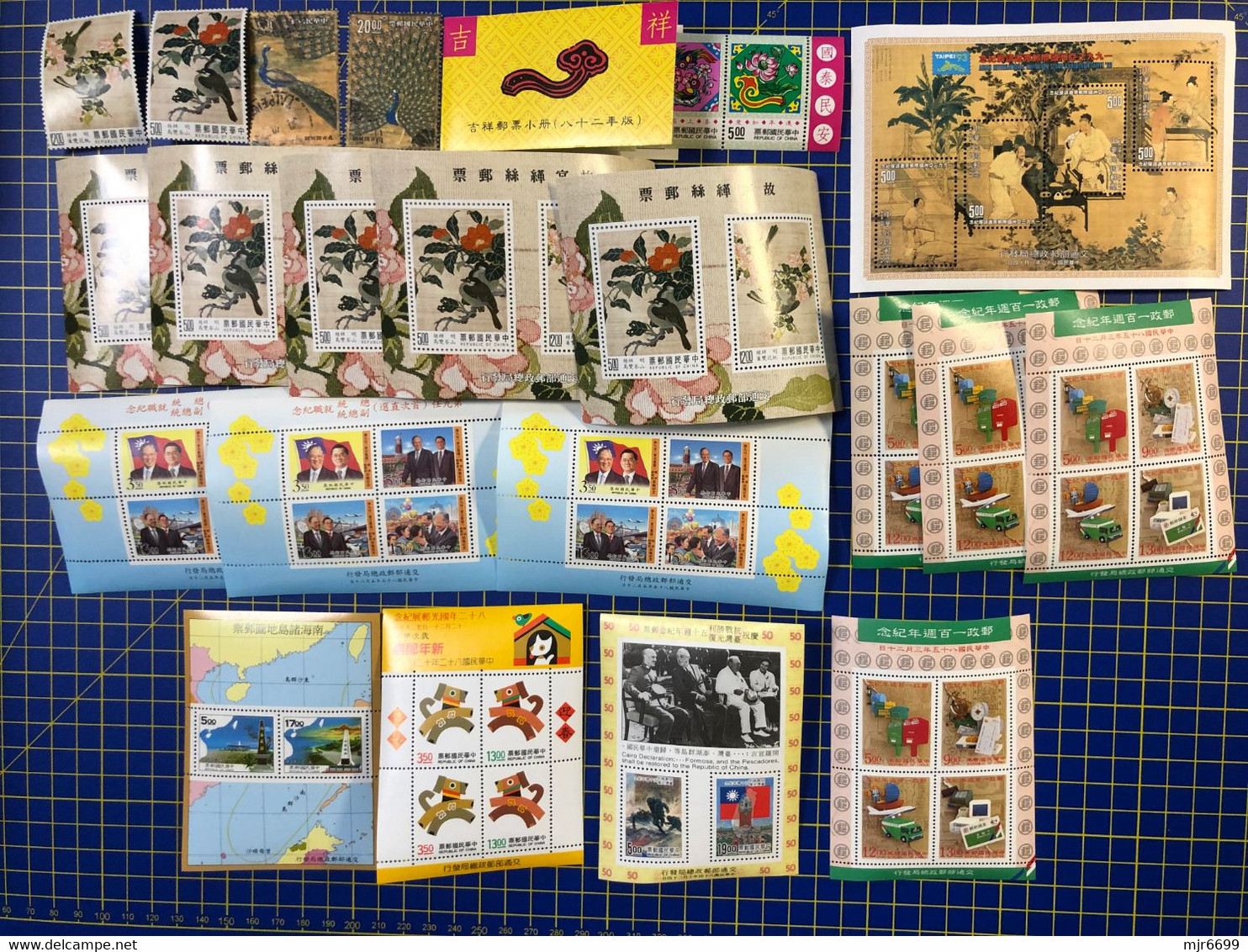 TAIWAN LOT WITH S\S, BOOKLET AND 2 SETS OF STAMPS. - Collections, Lots & Séries