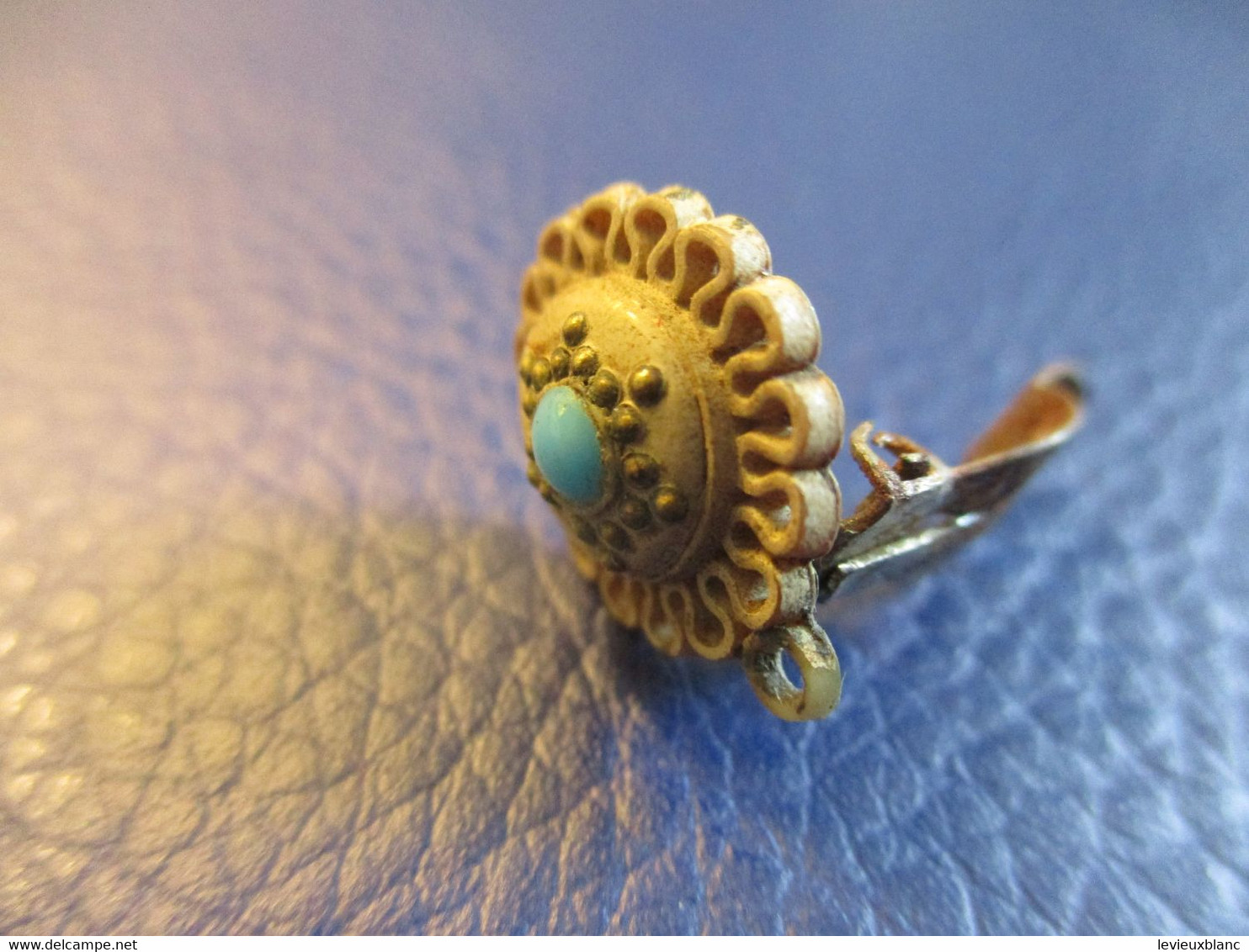 Une Boucle Pour Oreille Non Percée/métal Orné Turquoise/Fixation à L'ancienne/Vers 1900-1930      Bij140 - Earrings