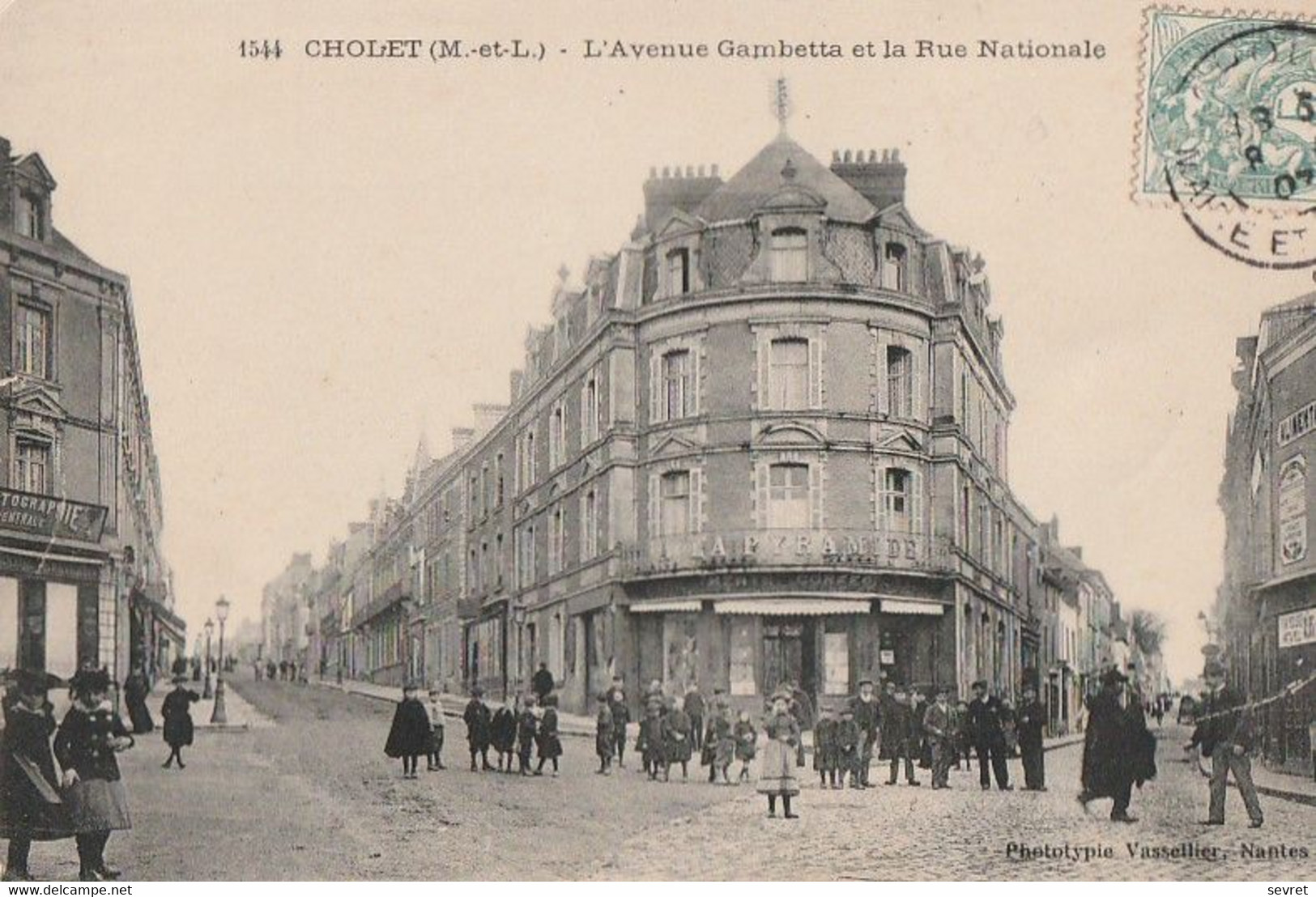 CHOLET. - L'Avenue Gambetta Et La Rue Nationale. Belle Animation - Cholet