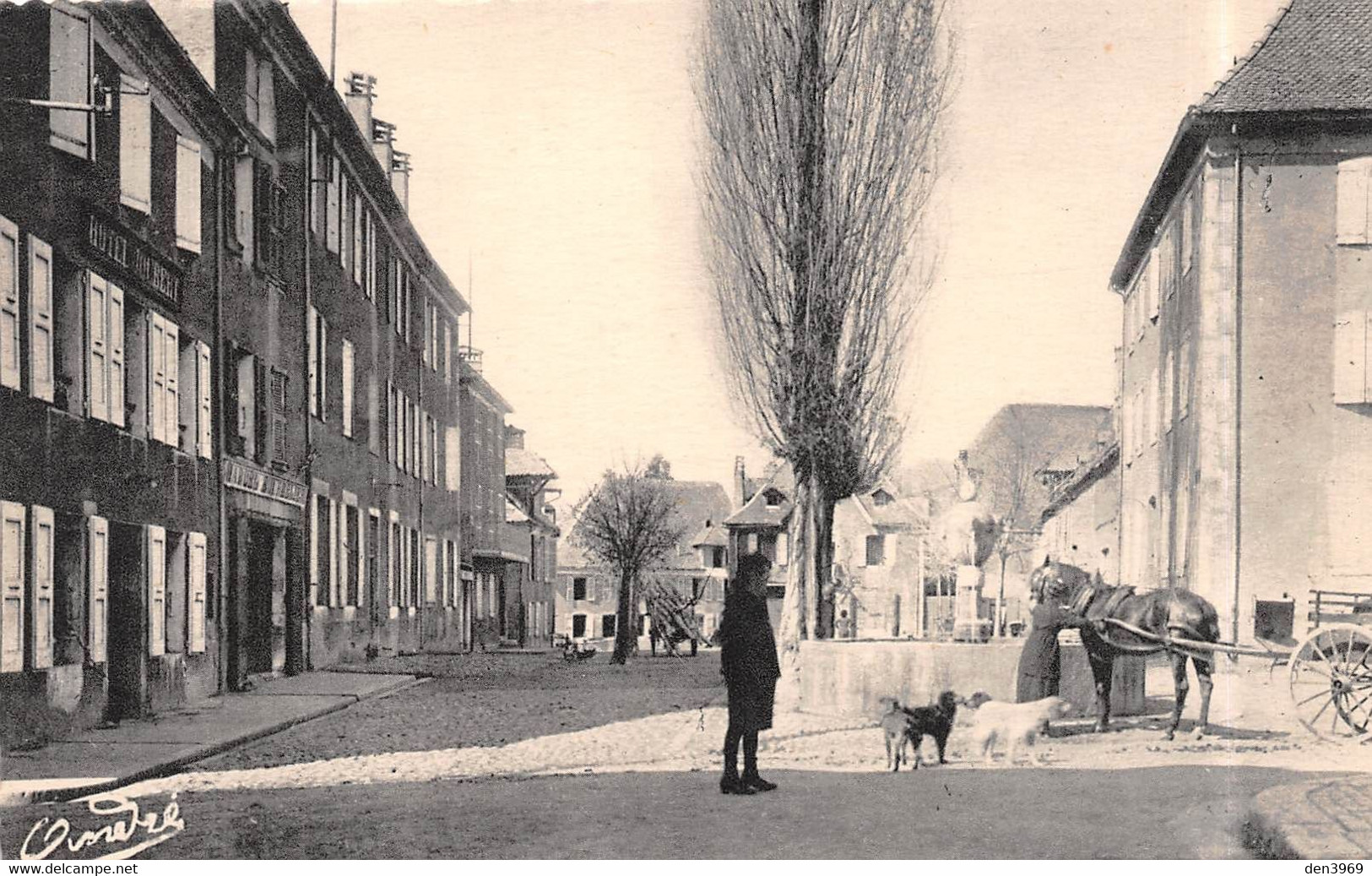 MENS (Isère) - Place Du Petit Breuil - Hôtel Joubert, Cheval Attelé - Mens