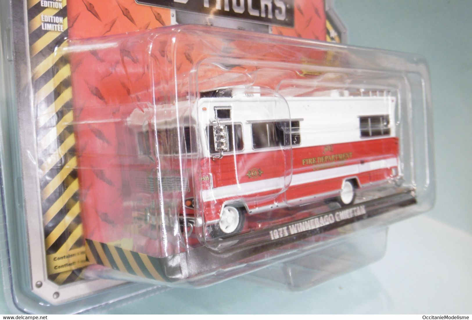 Greenlight - WINNEBAGO CHIEFTAIN 1973 Camping Car Pompiers Réf. 33220 Neuf 1/64 - Sonstige & Ohne Zuordnung