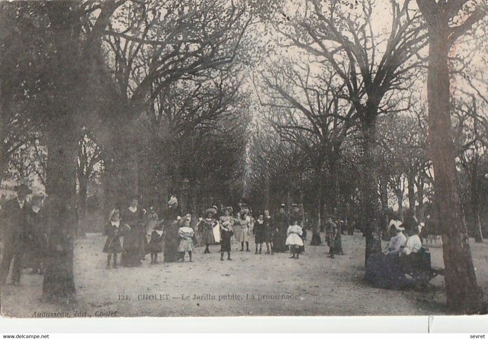 CHOLET. - Le Jardin Public. La Promenade - Cholet