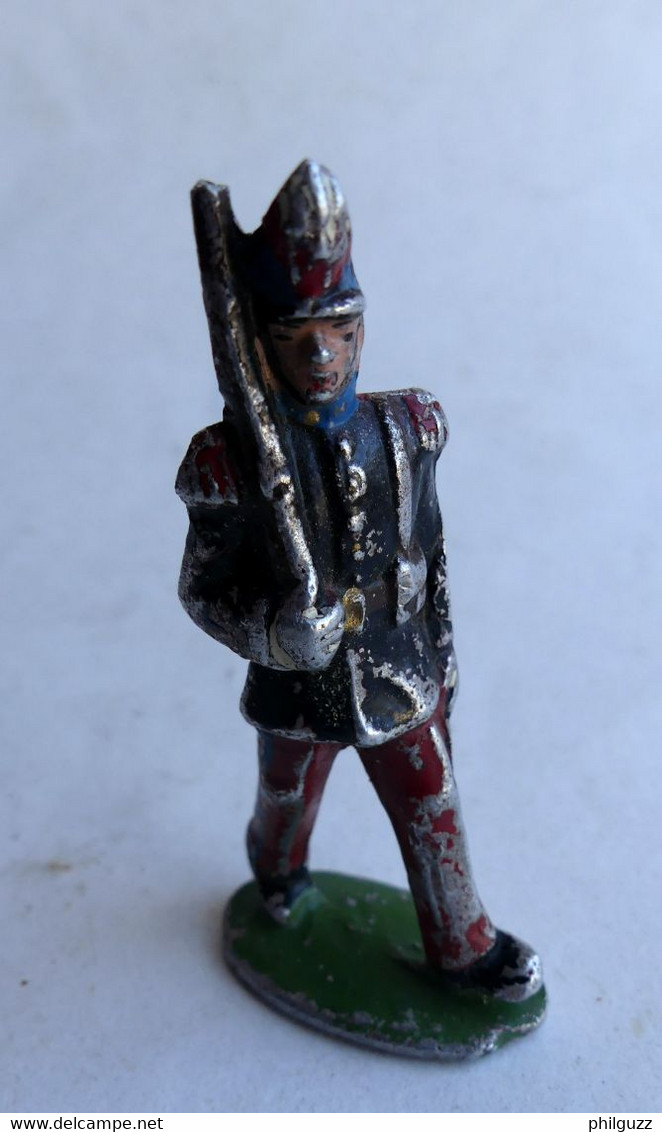 FIGURINE QUIRALU SOLDAT SAINT CYRIEN AU DEFILE Bout Du Fusil Cassé - Quiralu