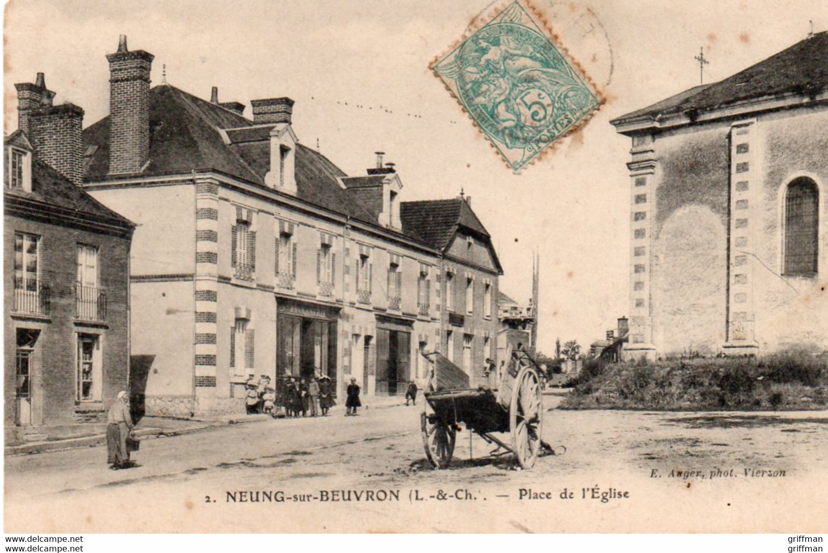 NEUNG SUR BEUVRON LA PLACE DE L'EGLISE 1905 TBE - Neung Sur Beuvron