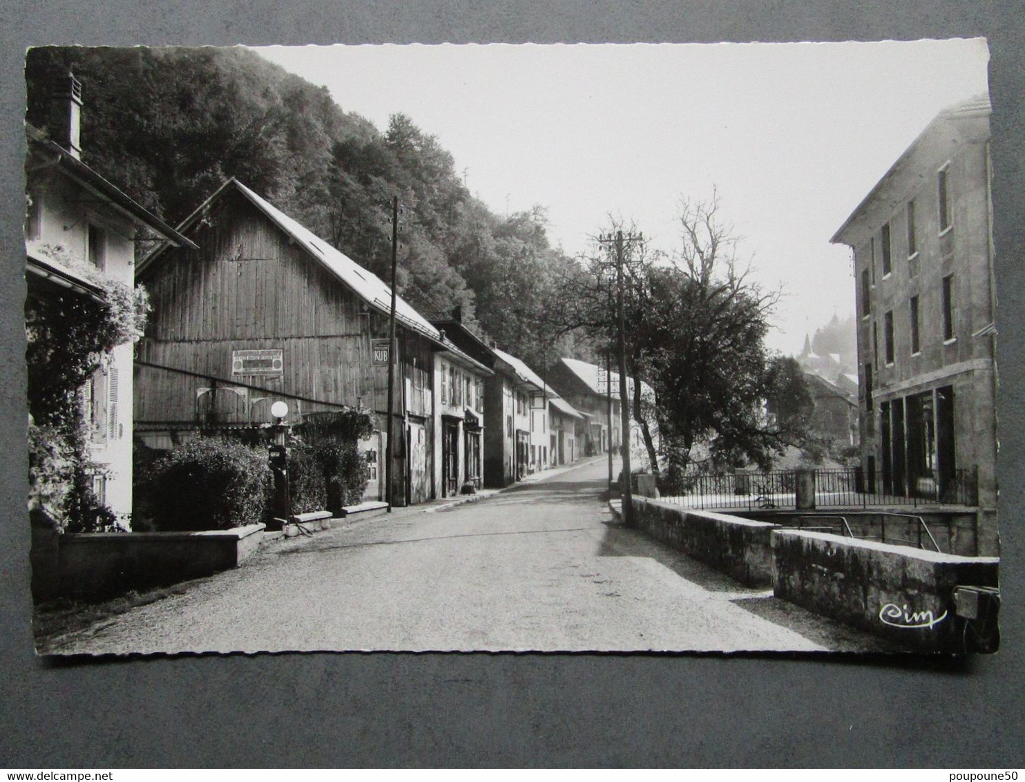 CP 73 Savoie Vallée Des Bauges  LE CHATELARD Rte Vers Les Garins, Pompe à Essence Réclame KUB Vers 1950 - Le Chatelard