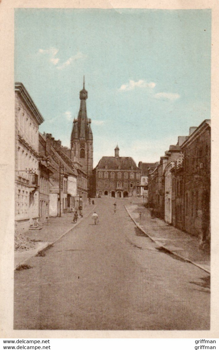 SOLRE LE CHATEAU LA GRAND' RUE ET L'EGLISE  TBE - Solre Le Chateau