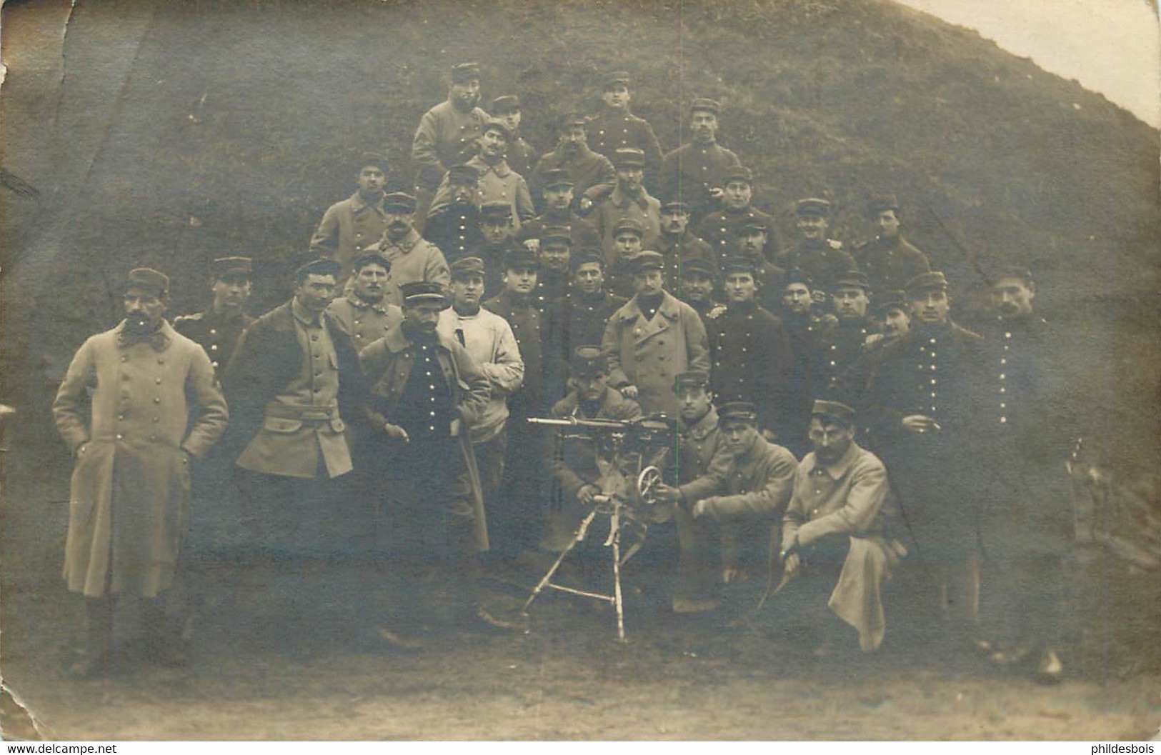 CARTE PHOTO Militaires Le Mans ( Sarthe ) Mitrailleuse HOTCHKISS - Matériel