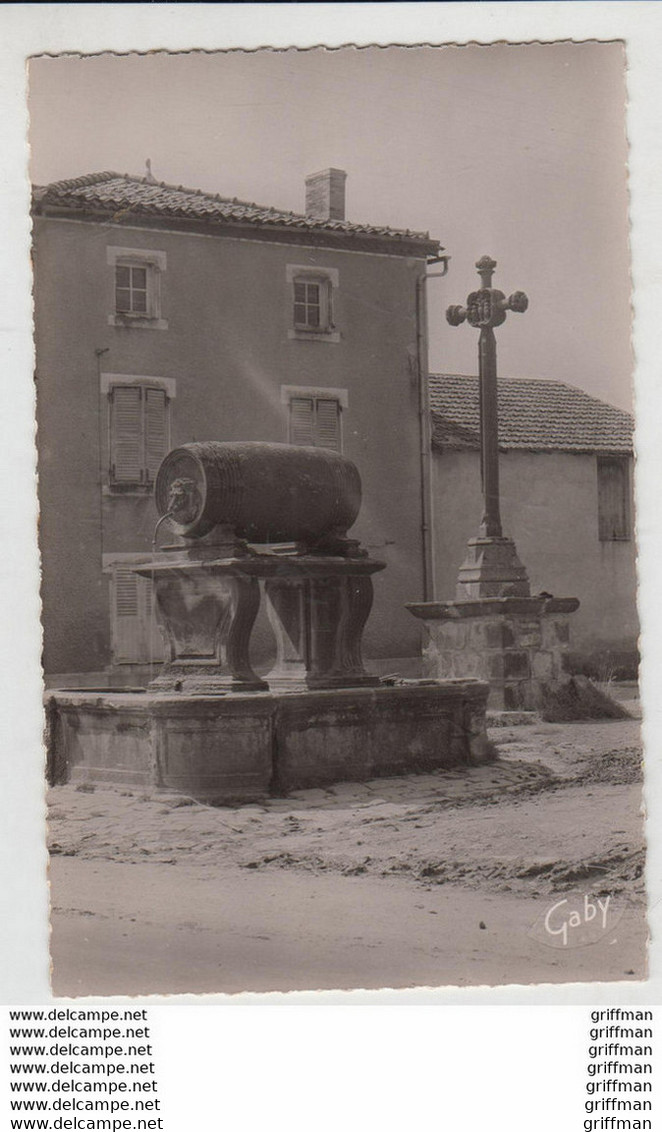 COMBRONDE CROIX DU XVe ET FONTAINE DU TONNEAU CPSM 9X14 TBE - Combronde