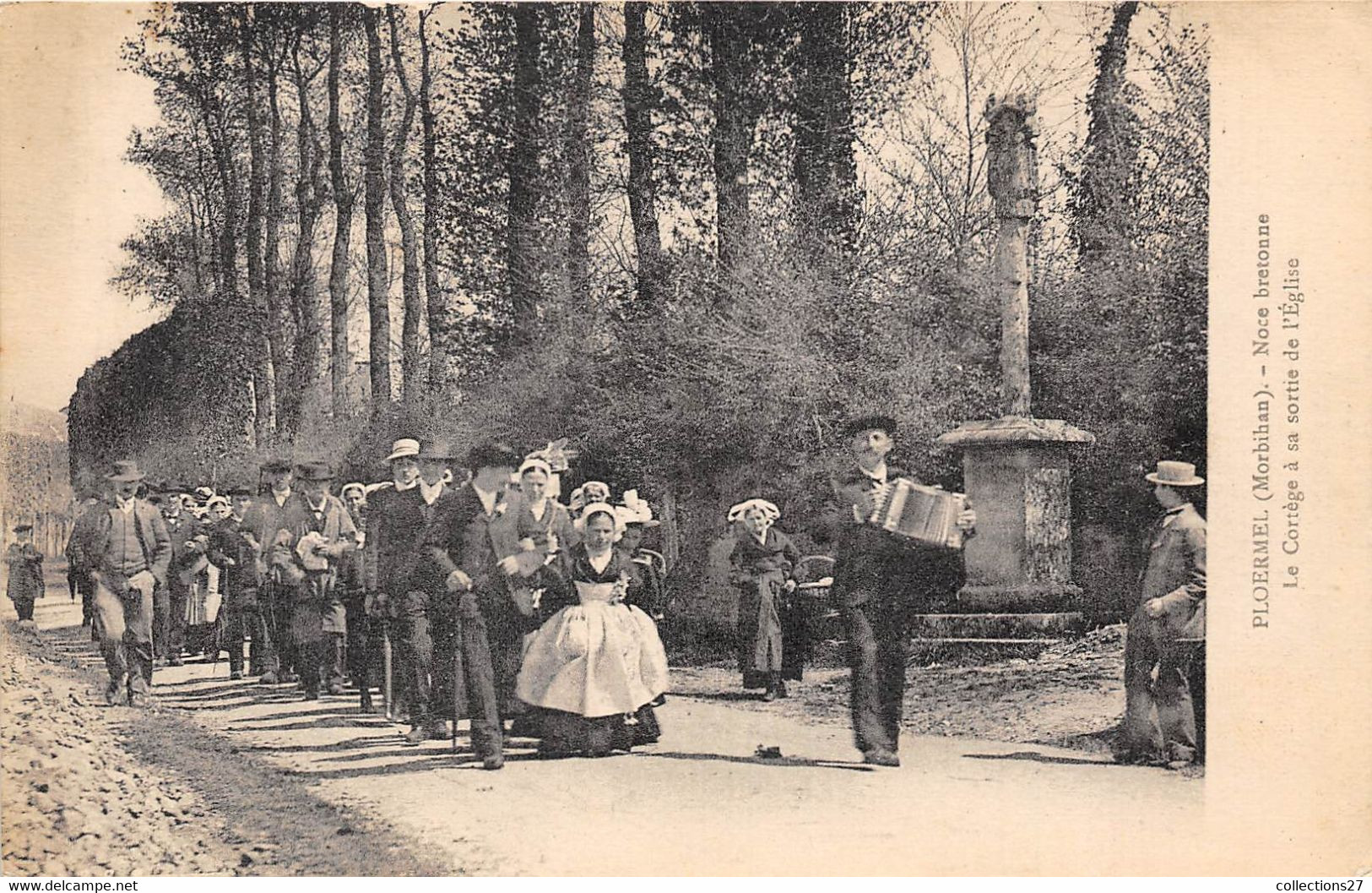 56-PLOERMEL- NOCE BRETONNE LE CORTEGE A SA SORTIE DE L'EGLISE - Ploërmel