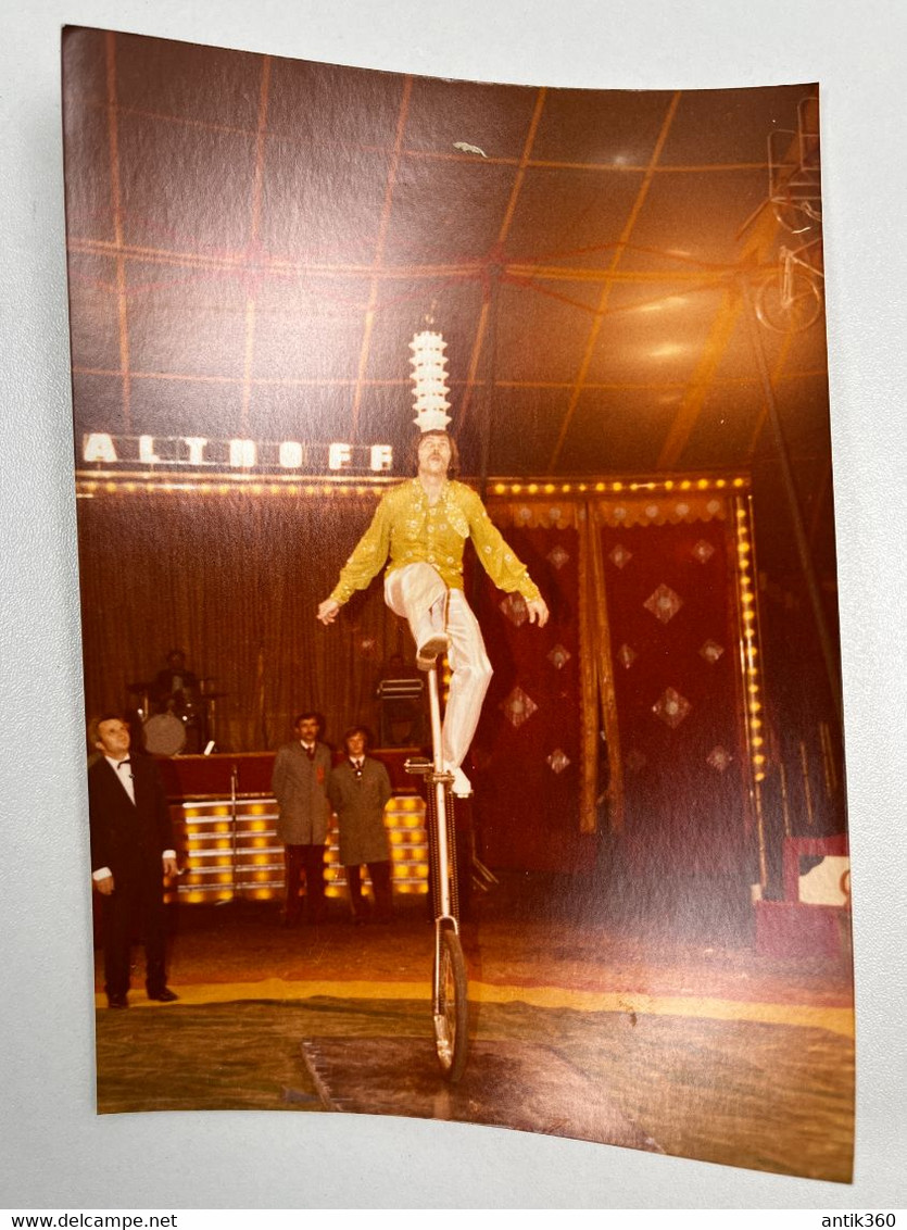 Cirque - Photo Acrobate Jongleur Telus & Simona Unsicycle Act Romania - Circus - Berühmtheiten
