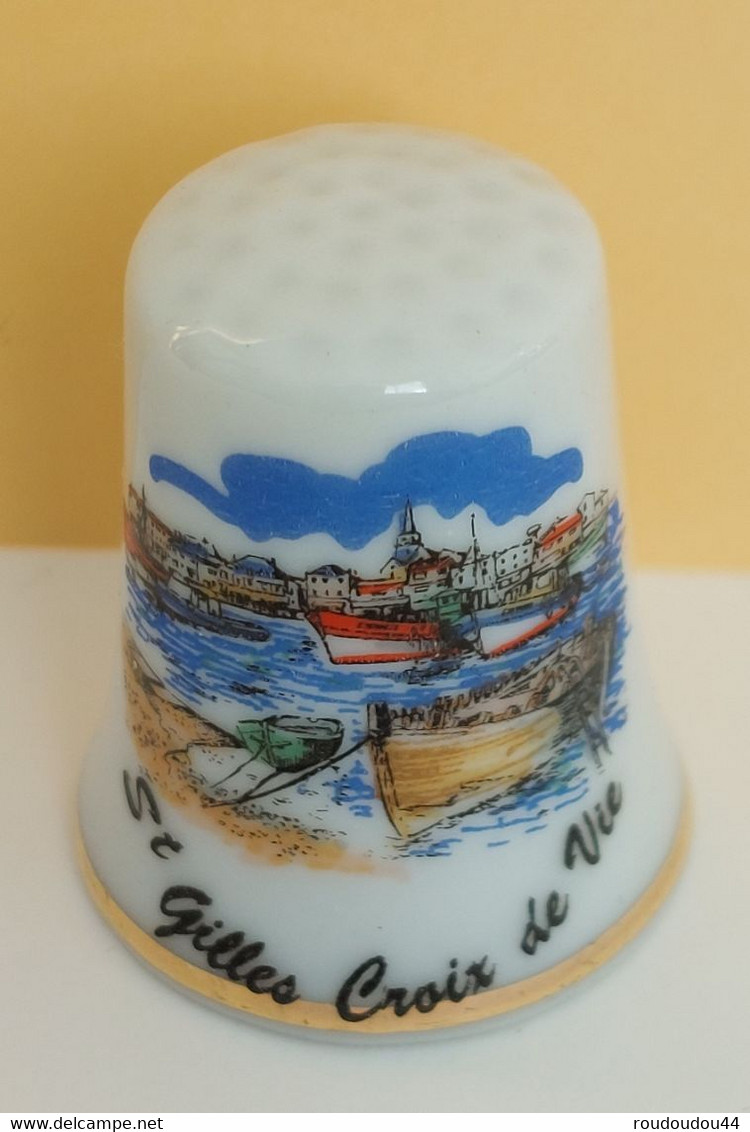 Dé à Coudre De Collection En Porcelaine - ST GILLES CROIX DE VIE - Fingerhüte