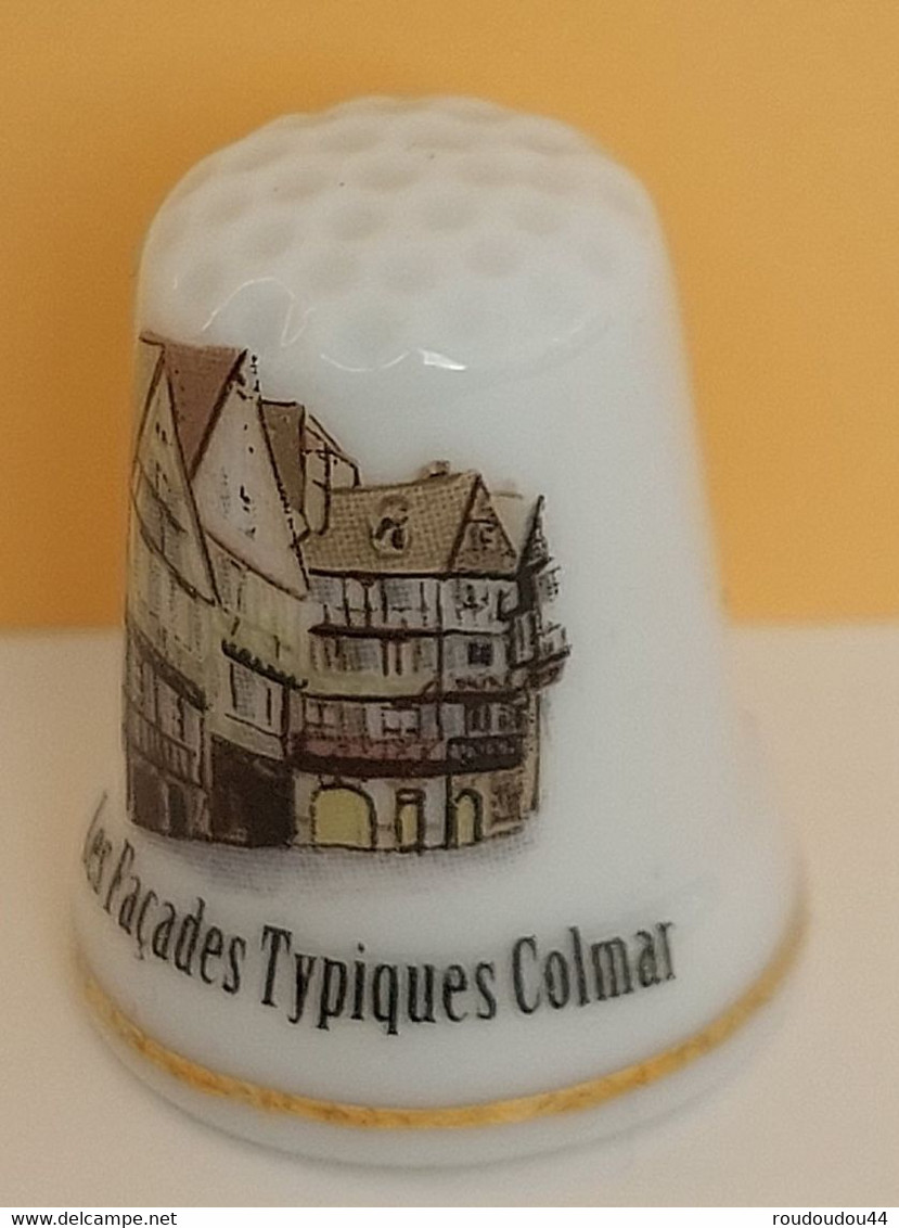 Dé à Coudre De Collection En Porcelaine - LES FACADES TYPIQUES DE COLMAR - Dedales