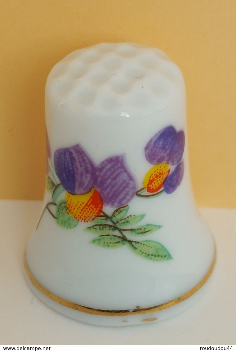 Dé à Coudre De Collection En Porcelaine - FLEURS VIOLETTES - Vingerhoeden