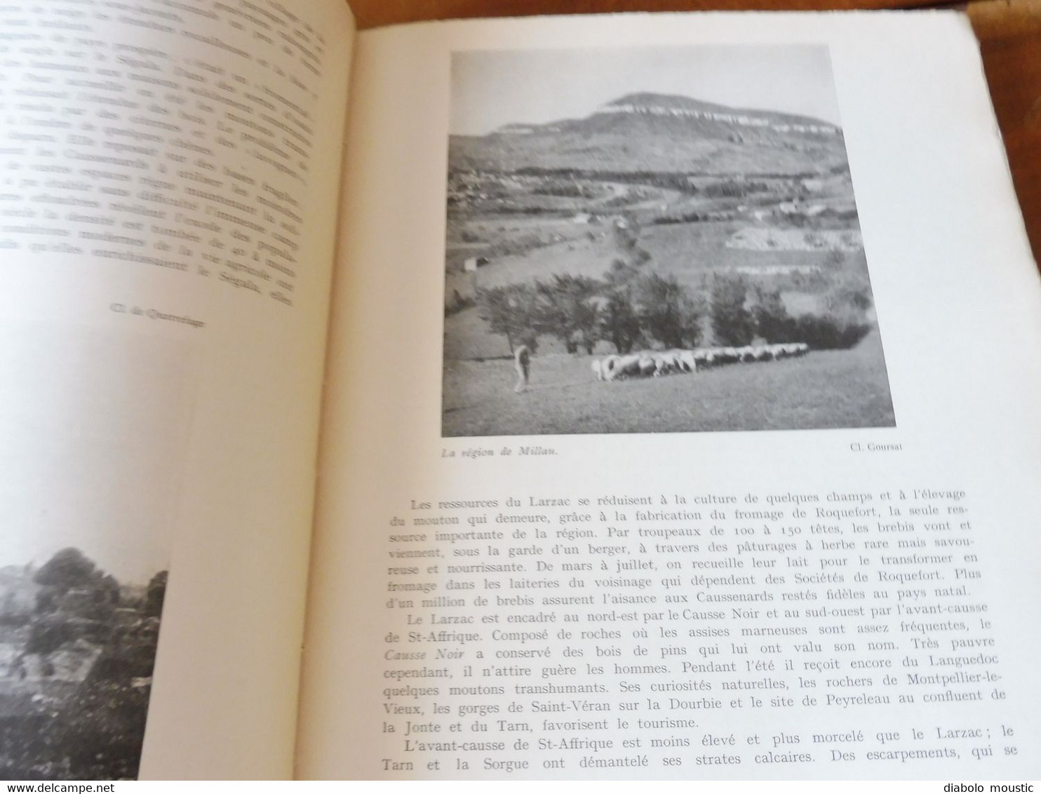 1953   GUYENNE ( Les résiniers , cueillette des truffes, Bergère des Landes); La tour où habitait Montaigne; Etc