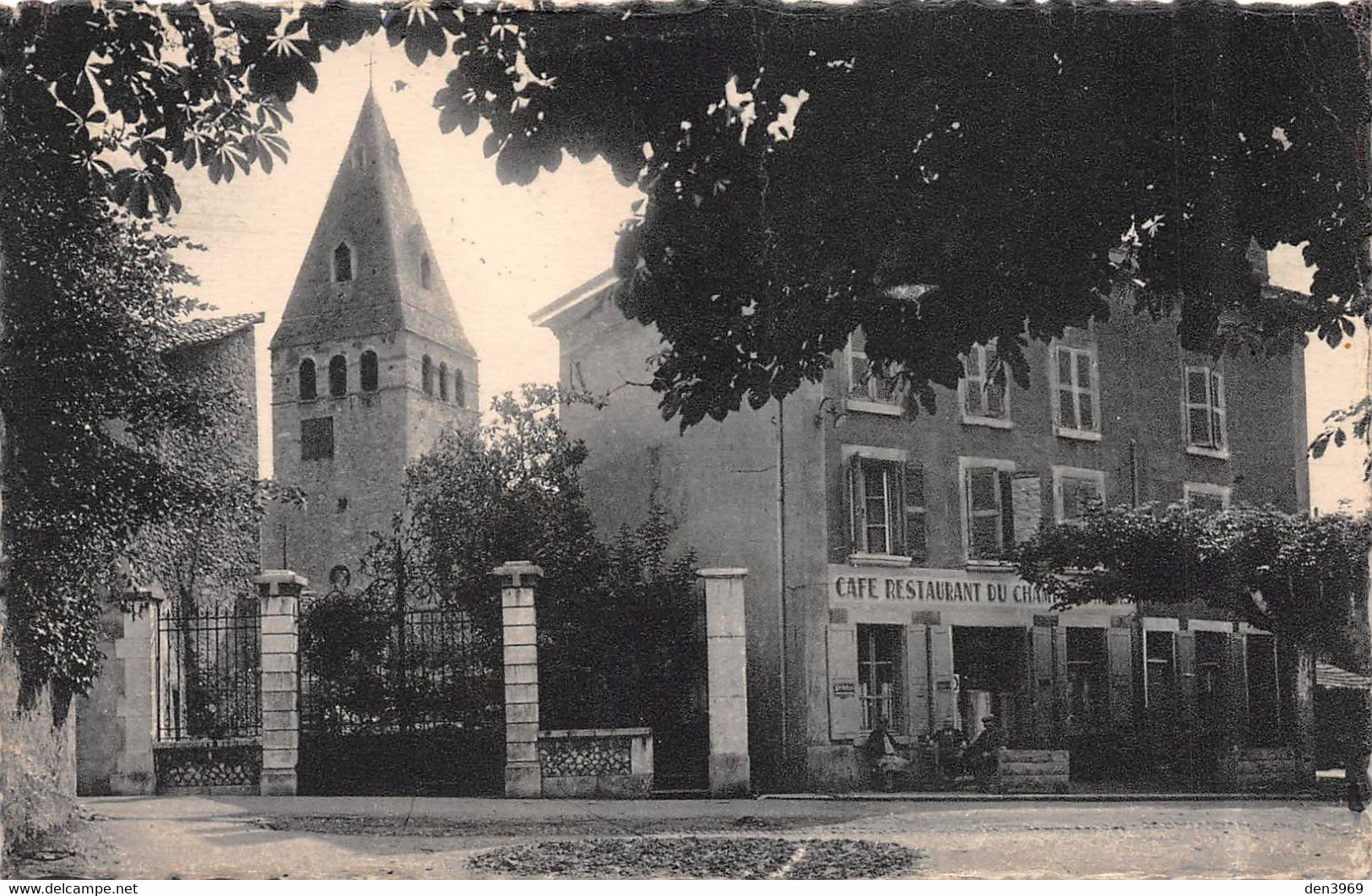 MOIRANS (Isère) - L'ancienne Eglise, Vue Prise De La Place Maréchal Pétain - Café-Restaurant Du Champ?? - Moirans