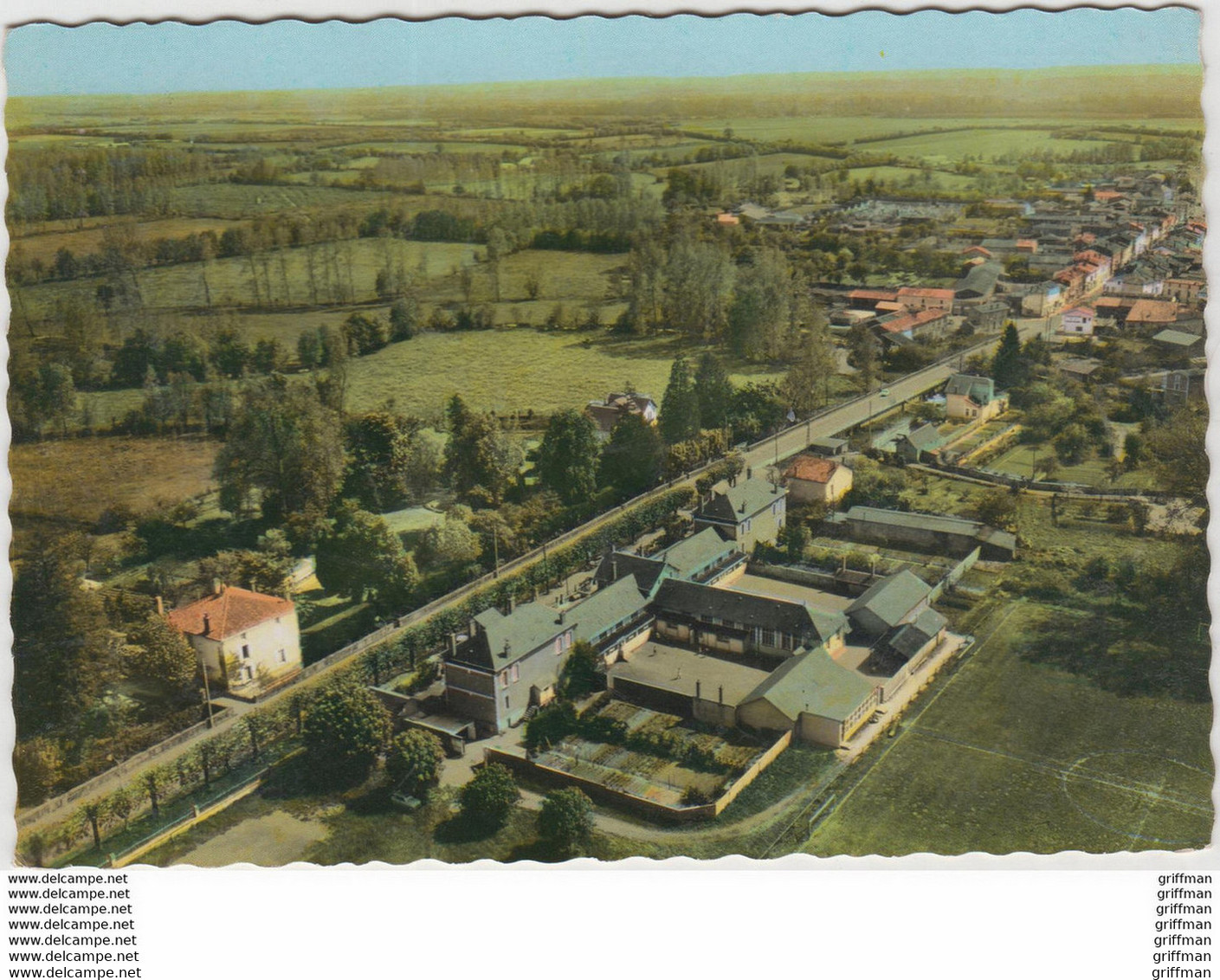 EN AVION AU DESSUS DE BRIOUX SUR BOUTONNE LES ECOLES 1973 CPSM GM TBE - Brioux Sur Boutonne