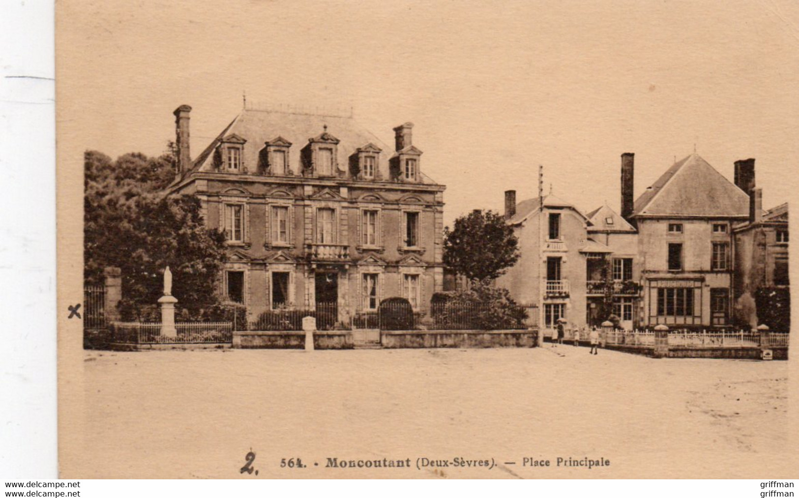 MONCOUTANT PLACE PRINCIPALE TBE - Moncoutant