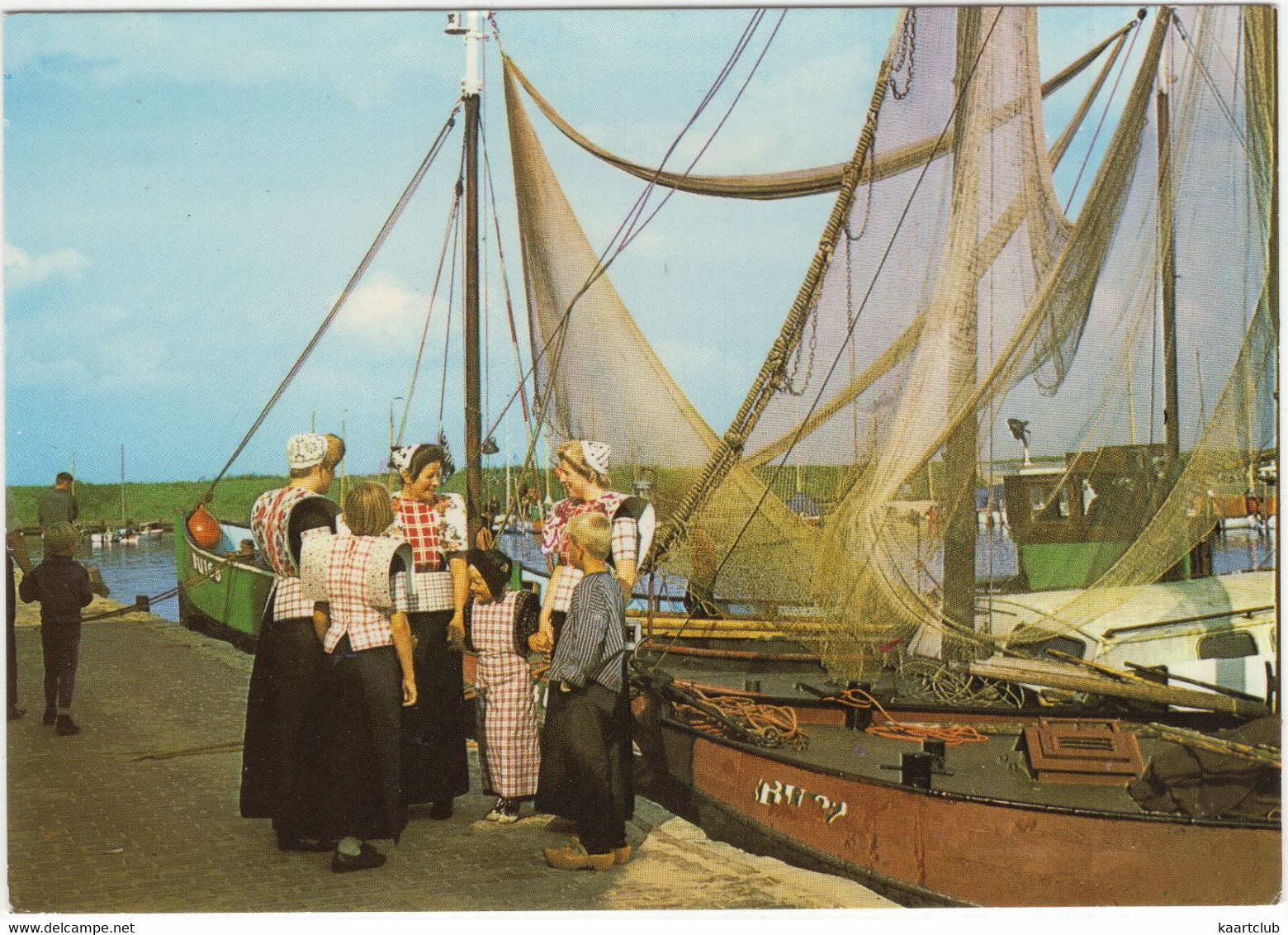 Spakenburg, Haven - (Utrecht, Nederland/Holland) - Klederdracht, Vissersboot - Spakenburg