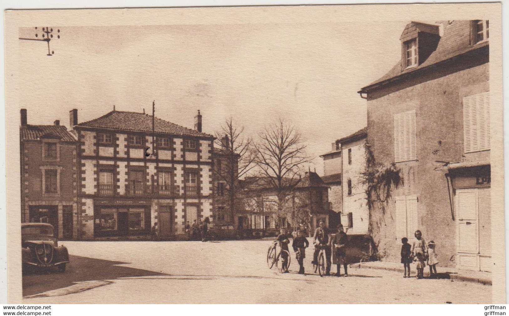 AVAILLES LIMOUZINE PLACE DE LA MAIRIE TBE - Availles Limouzine