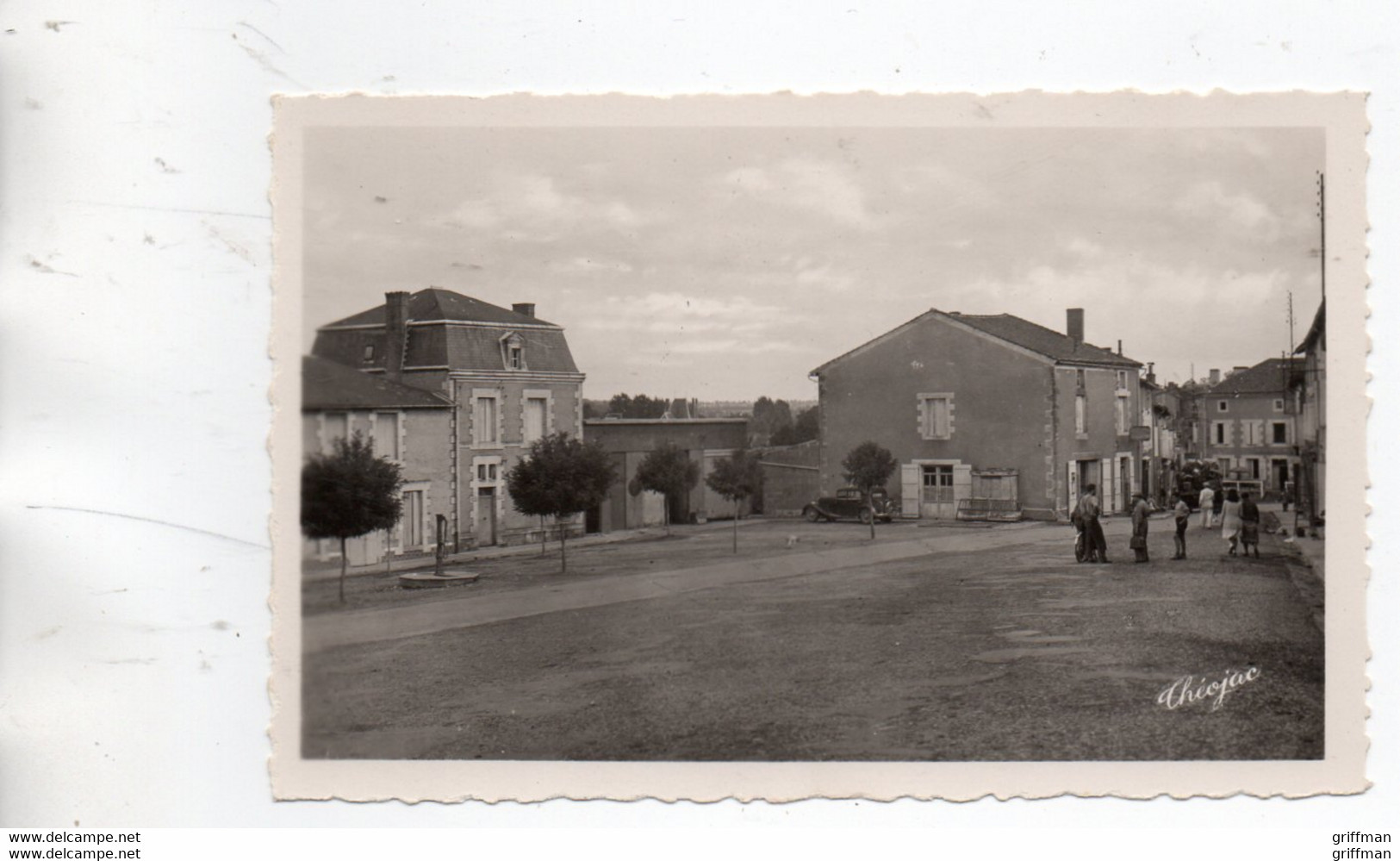 AVAILLES LIMOUSINE LA PLACE DU SERGENT ADRIEN BERNARD ENFANT DU PAYS HEROS DE FATCHODE TONKIN  CPSM 9X14 TBE - Availles Limouzine