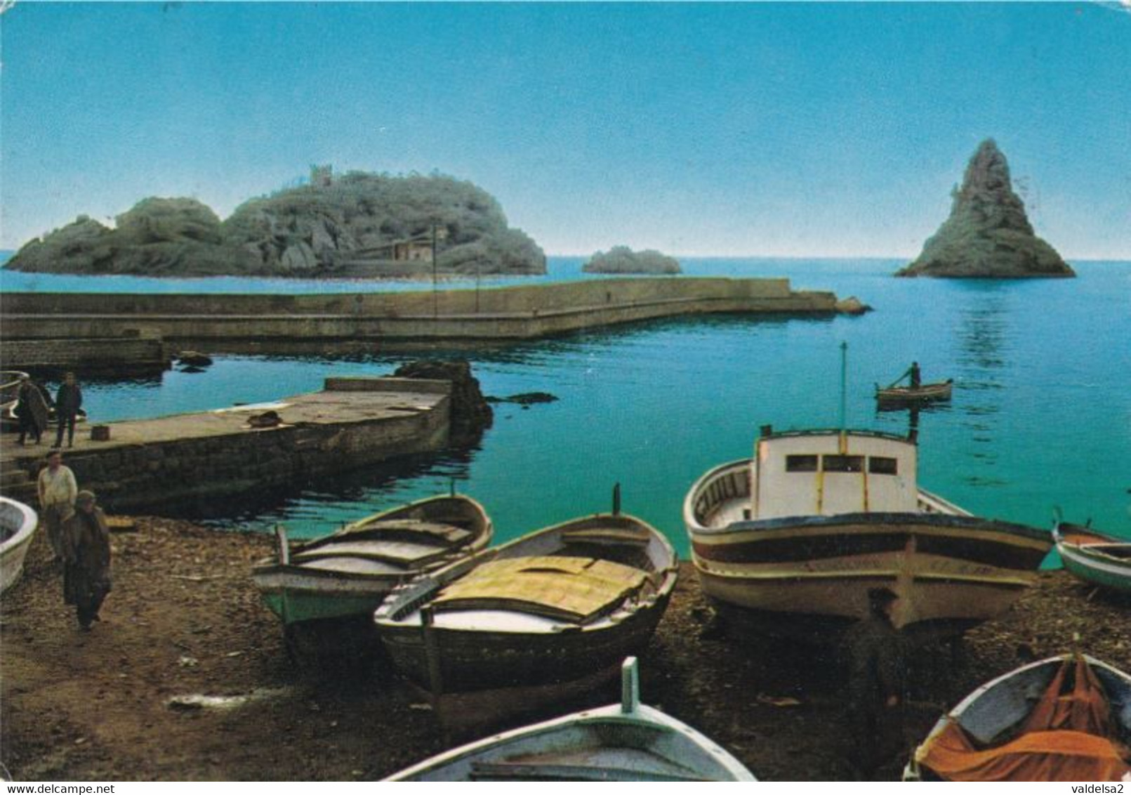 ACI TREZZA - ACI CASTELLO - DINTORNI DI ACIREALE E CATANIA - BARCHE DA PESCA A RIVA - ISOLA LACHEA E FARAGLIONE - 1980 - Acireale