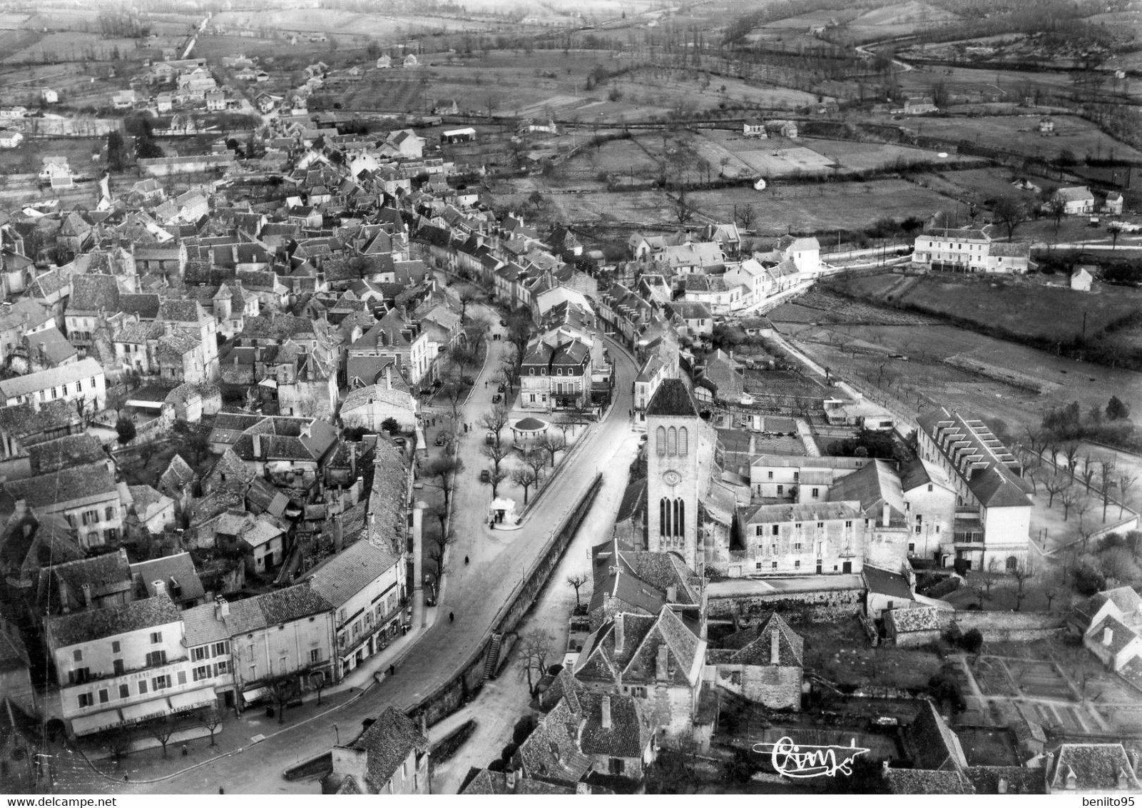 CPSM De GOURDON - Tour De Ville EtAvenue Gambetta. - Gourdon