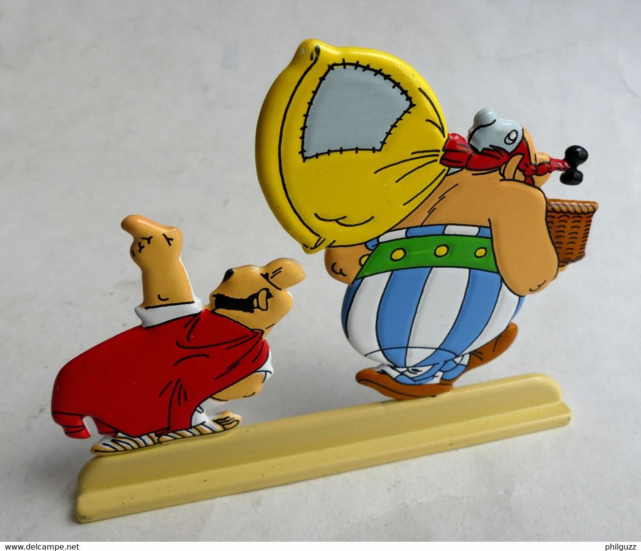 FIGURINE ASTERIX En Métal En Demi Ronde Bosse N° 2 ATLAS 2013 - Obélix Et Lucius Fleurdelotus - Asterix & Obelix