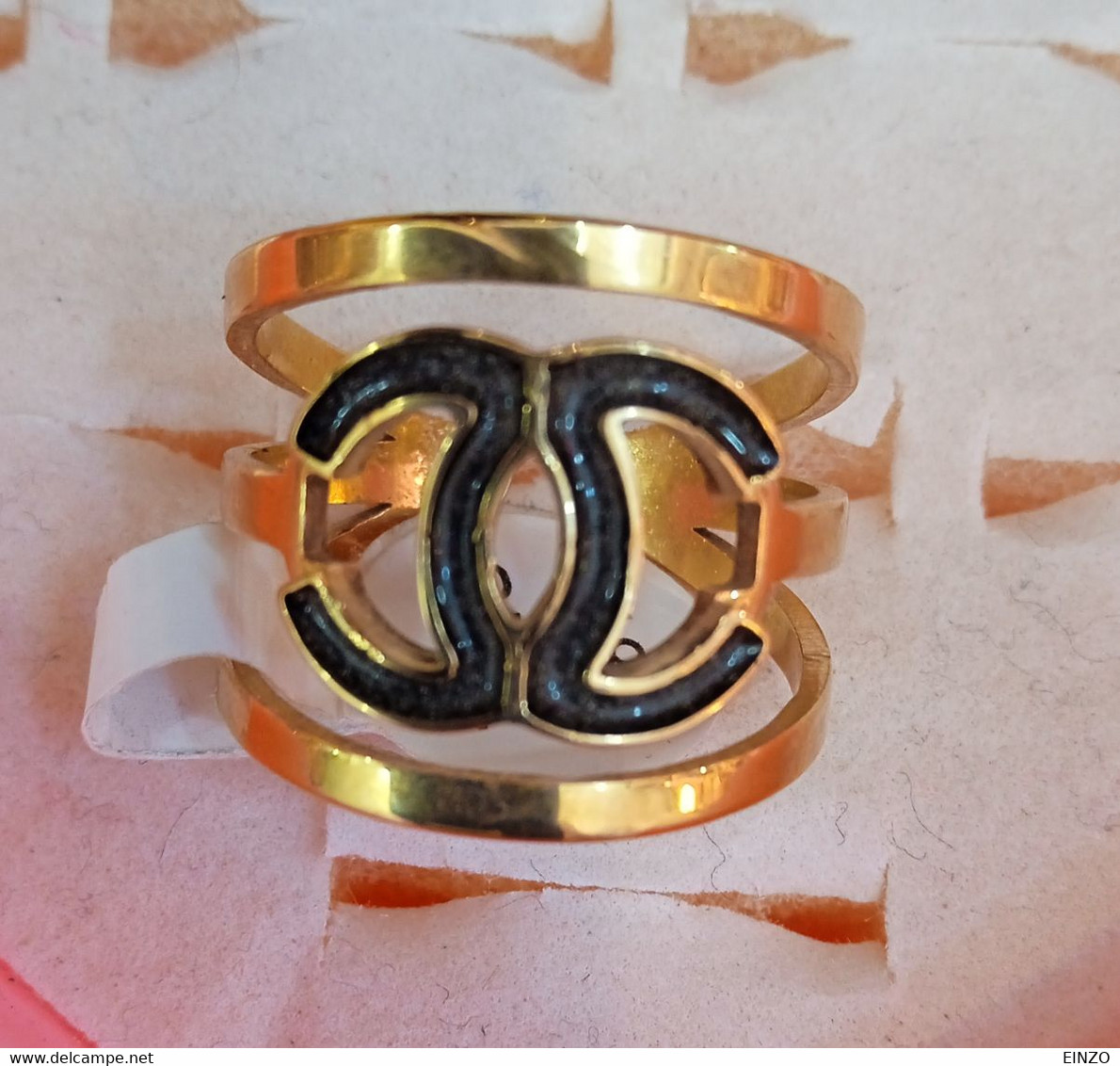 BAGUE EN ACIER INOXYDABLE CHANEL - Anillos