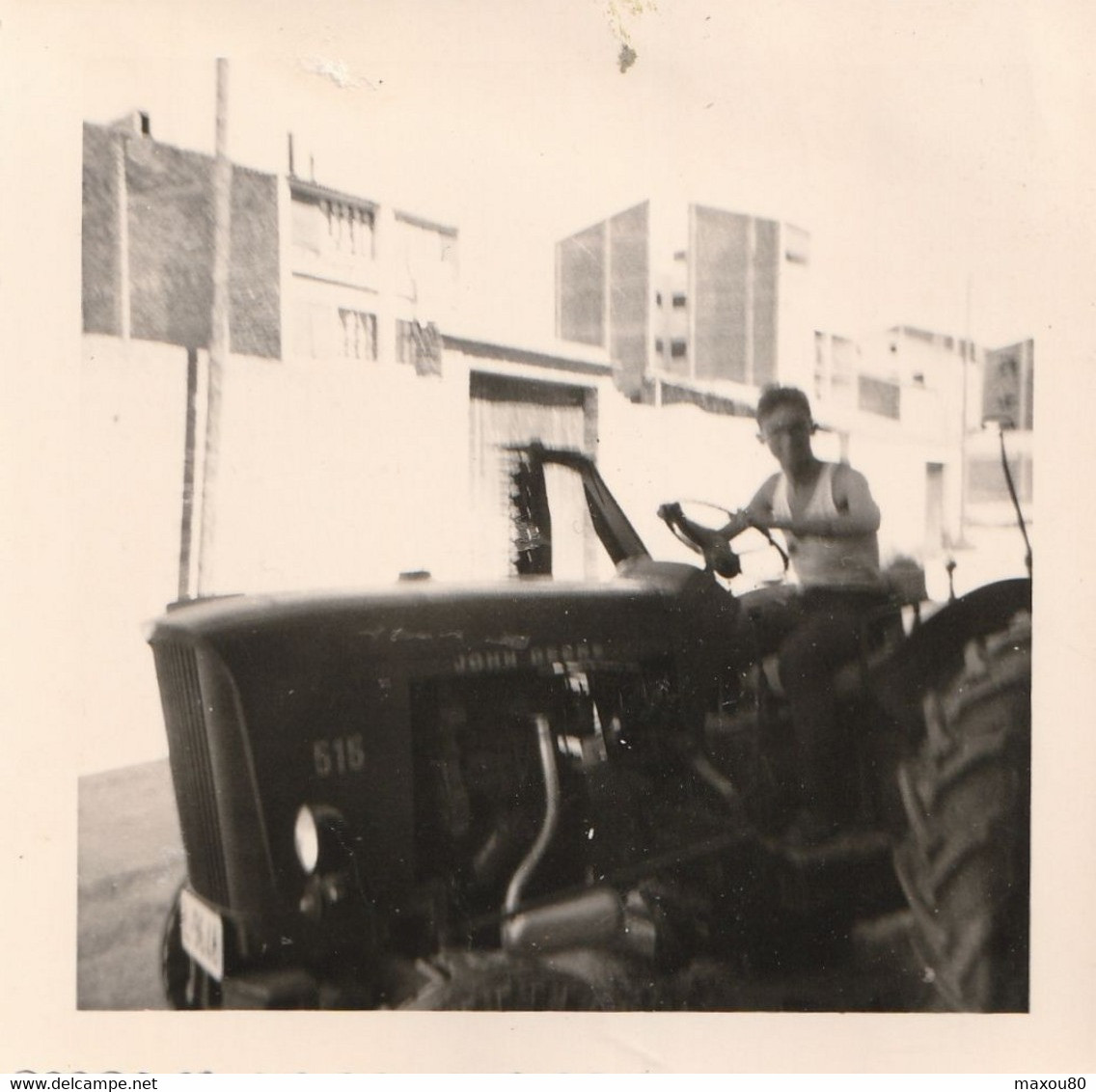 Photo Originale ( Jeune Homme Sur Tracteur JOHN DEER  ) - Traktoren