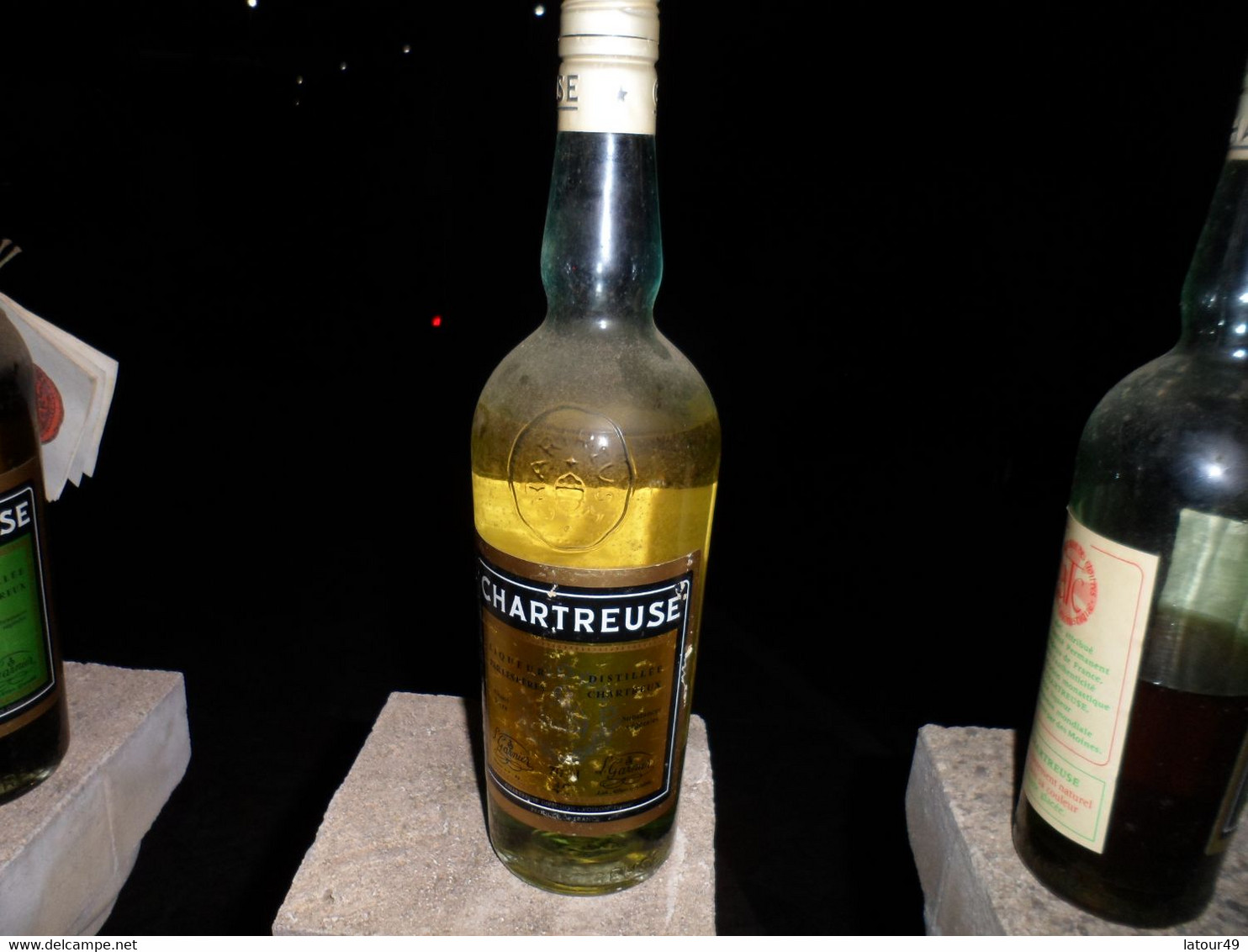 3  BOUTEILLES CHARTREUSE  OUVERTE 2 NIVEAU HAUT 2 VERTE 1 JAUNE AVEC 1 CARNET CHARTREUSE .VOIRON - Spiritus