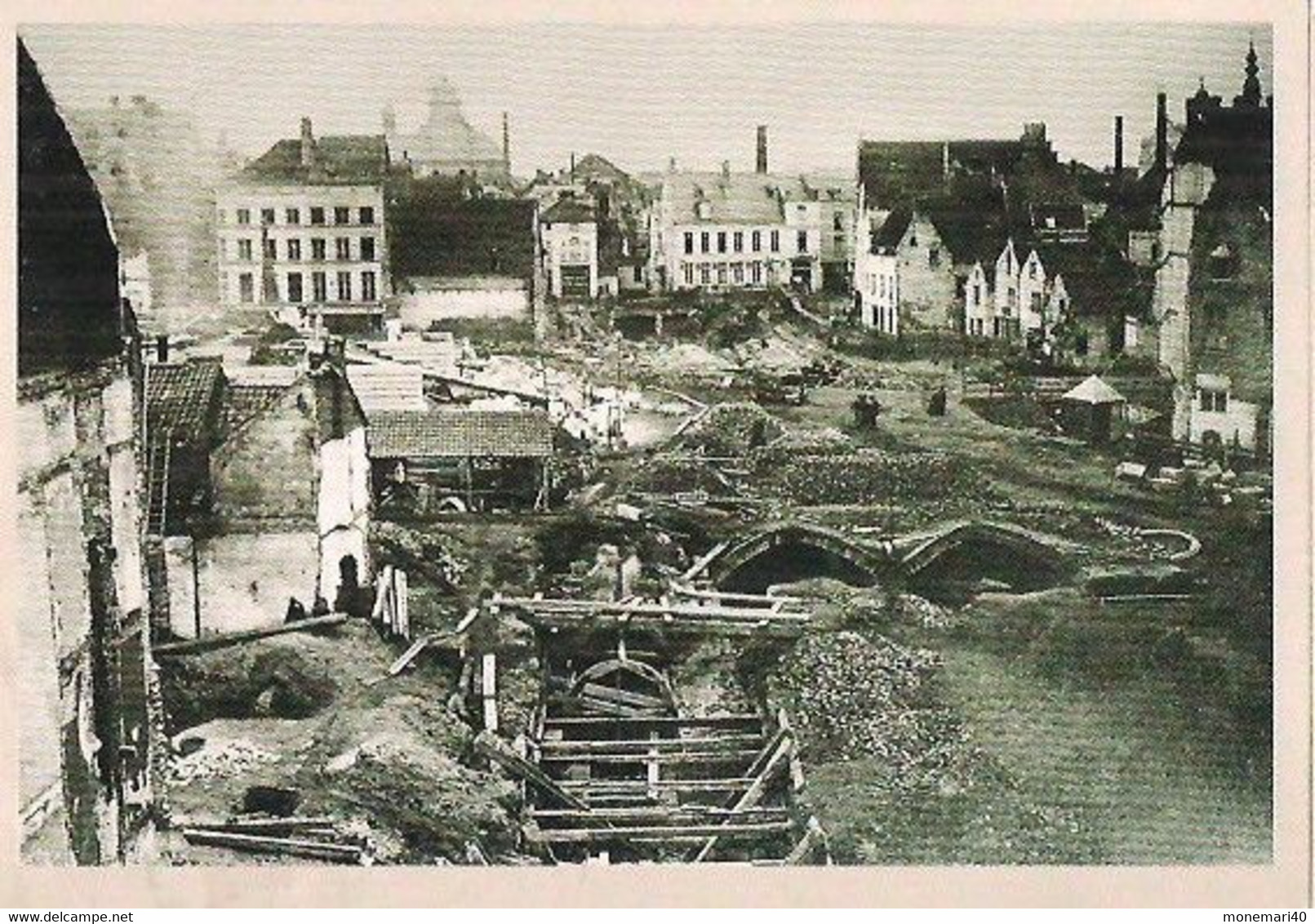 BELGIQUE - VOÛTEMENT DE LA SENNE À BRUXELLES EN 1869, TRONCON DE LA RUE DES PIERRES AU MARCHÉ AUX POULETS. - Streiks