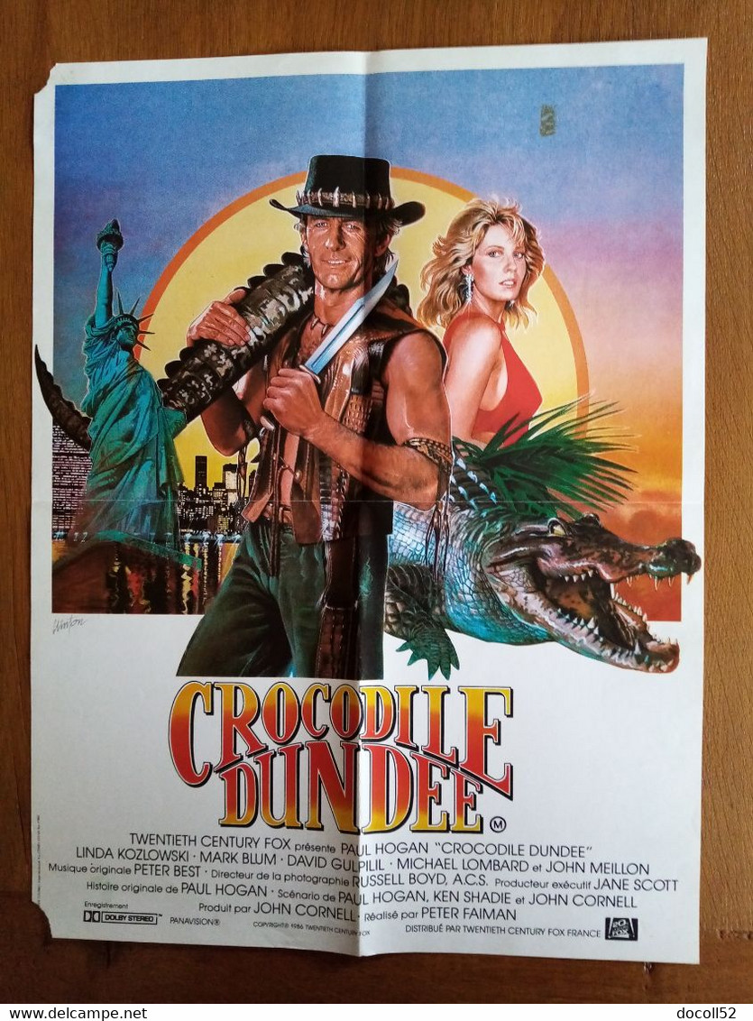 AFFICHE CINEMA ORIGINALE FILM CROCODILE DUNDEE 1986 PAUL HOGAN LINDA KOZLOWSKI 52.1CMX39.2CM DE PETER FAIMAN IL HINTON - Affiches & Posters