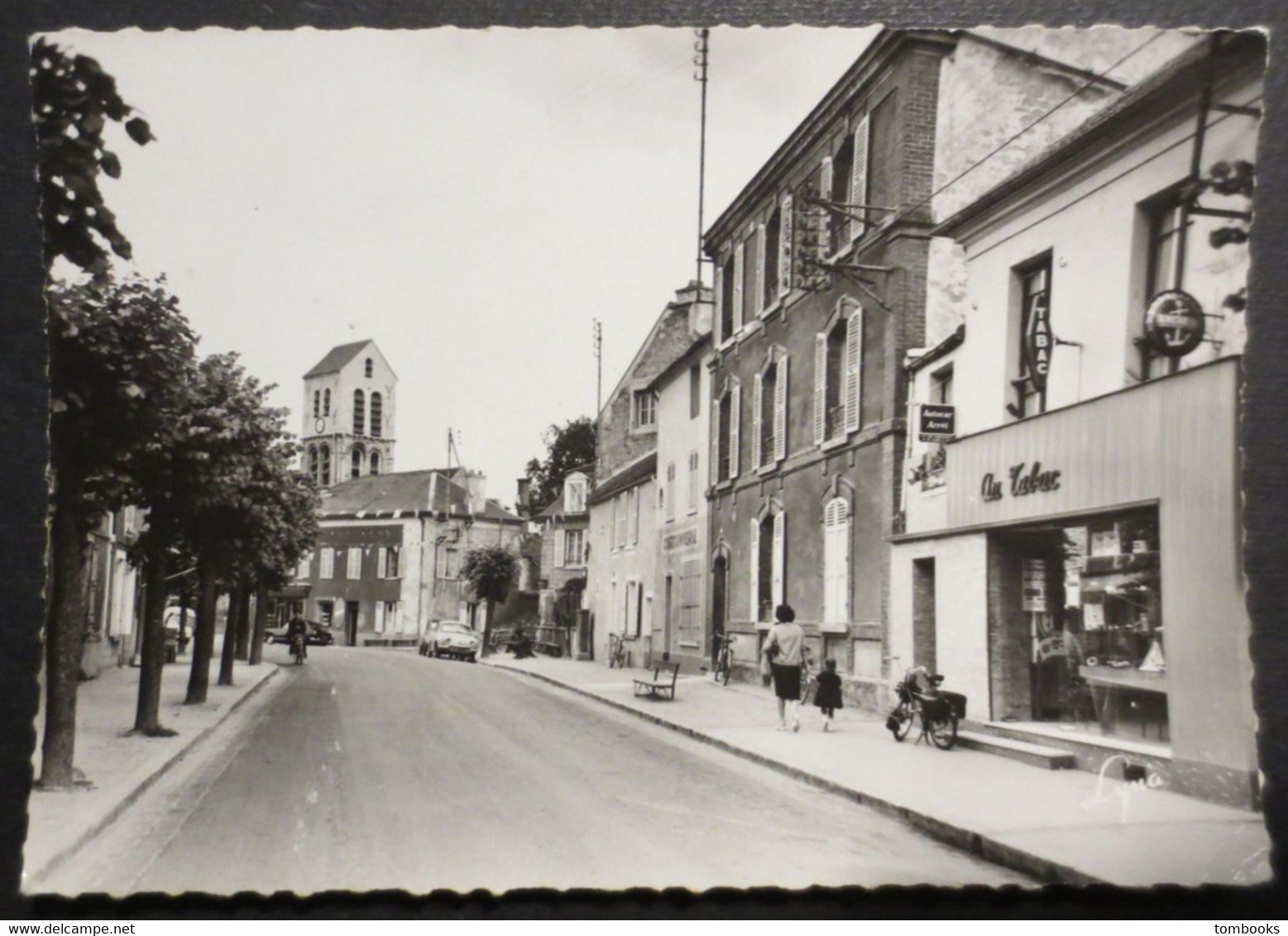 78 - Verneuil Sur Seine - Carte Photo Dentelée - L'eglise - La Grande Rue - Abeille - Cartes N° 8.978 - - Verneuil Sur Seine