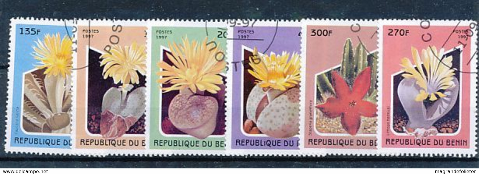 TIMBRE STAMP ZEGEL MONACO THEMATIQUE FLORE FLEURS FLOWERS BLOEMEN CACTUS REPUBLIQUE DU BENIN - Andere & Zonder Classificatie