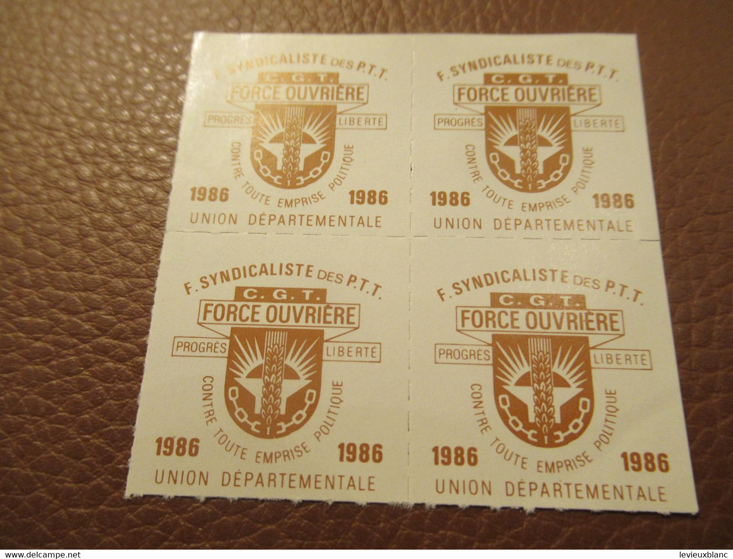 F.O../4 Timbres D'adhésion Mensuelle/Carte Confédérale/Fédération Syndicaliste Des Travailleurs Des P.T.T./1986   AEC236 - Membership Cards