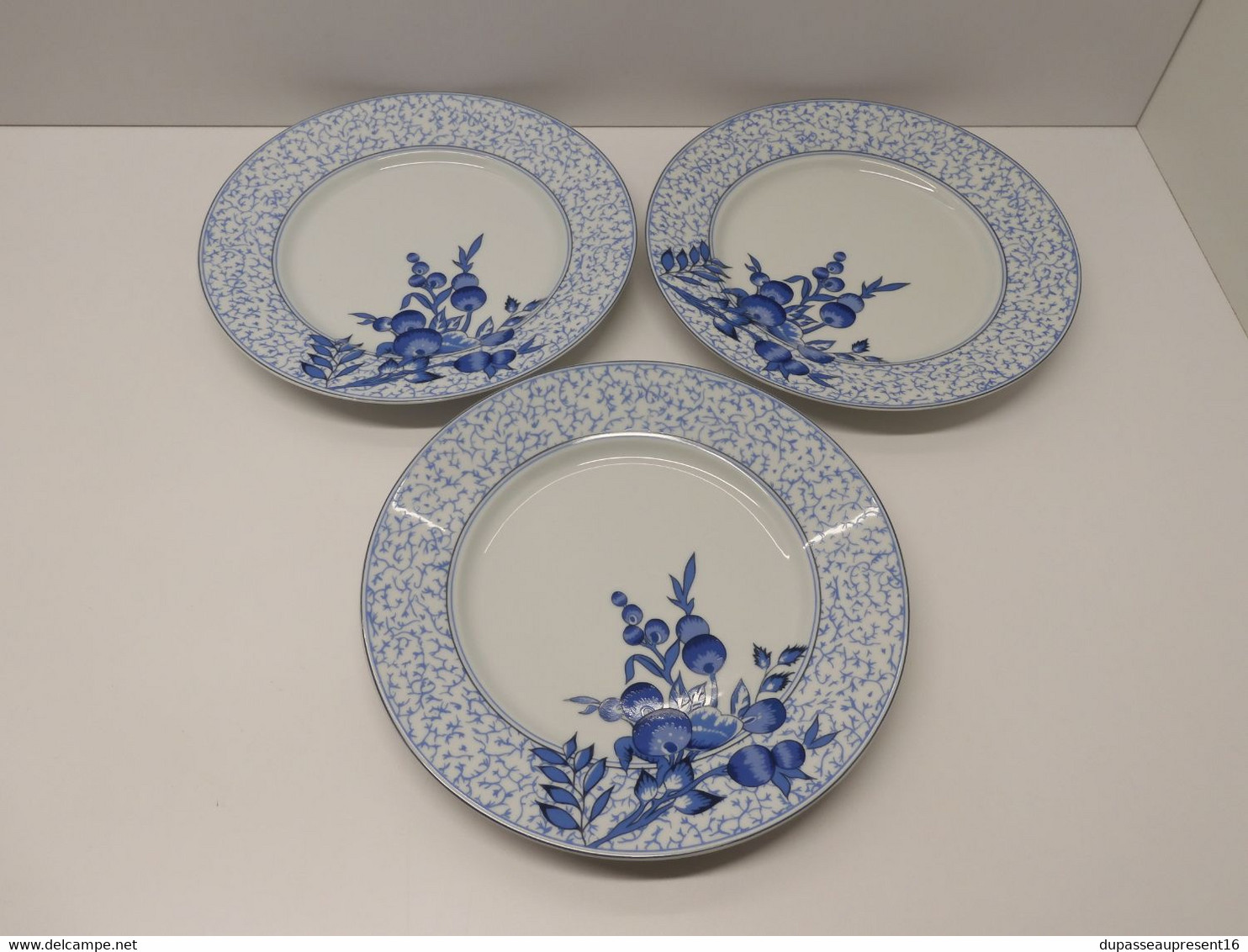 *3 GRANDES ASSIETTES PLATES PORCELAINE LIMOGES PHILIPPE DESHOULIERES BRACIEUX   E - Limoges (FRA)