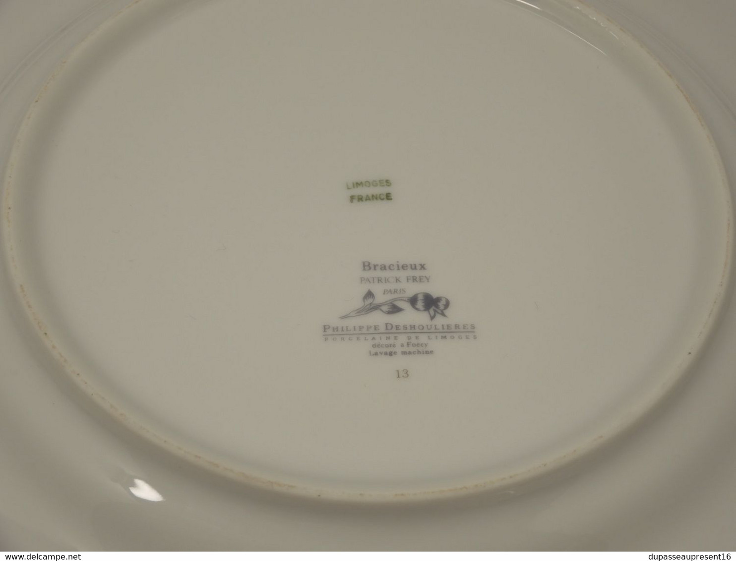 *3 GRANDES ASSIETTES PLATES PORCELAINE LIMOGES PHILIPPE DESHOULIERES BRACIEUX   E