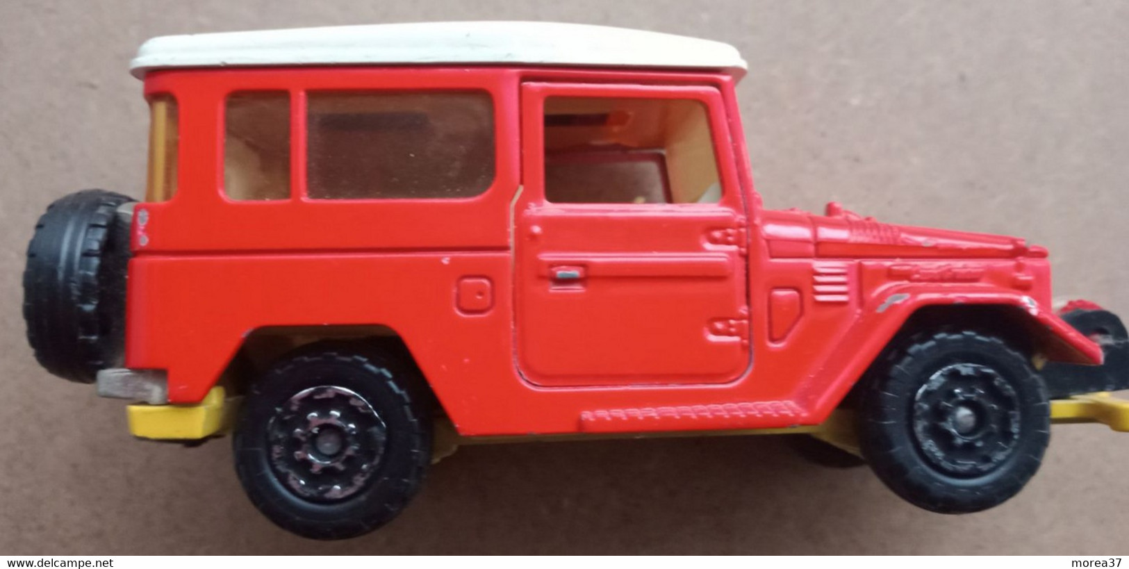 4X4 LAND CRUISER pompier TOYOTA MAJORETTE Echelle 1 36 CPI