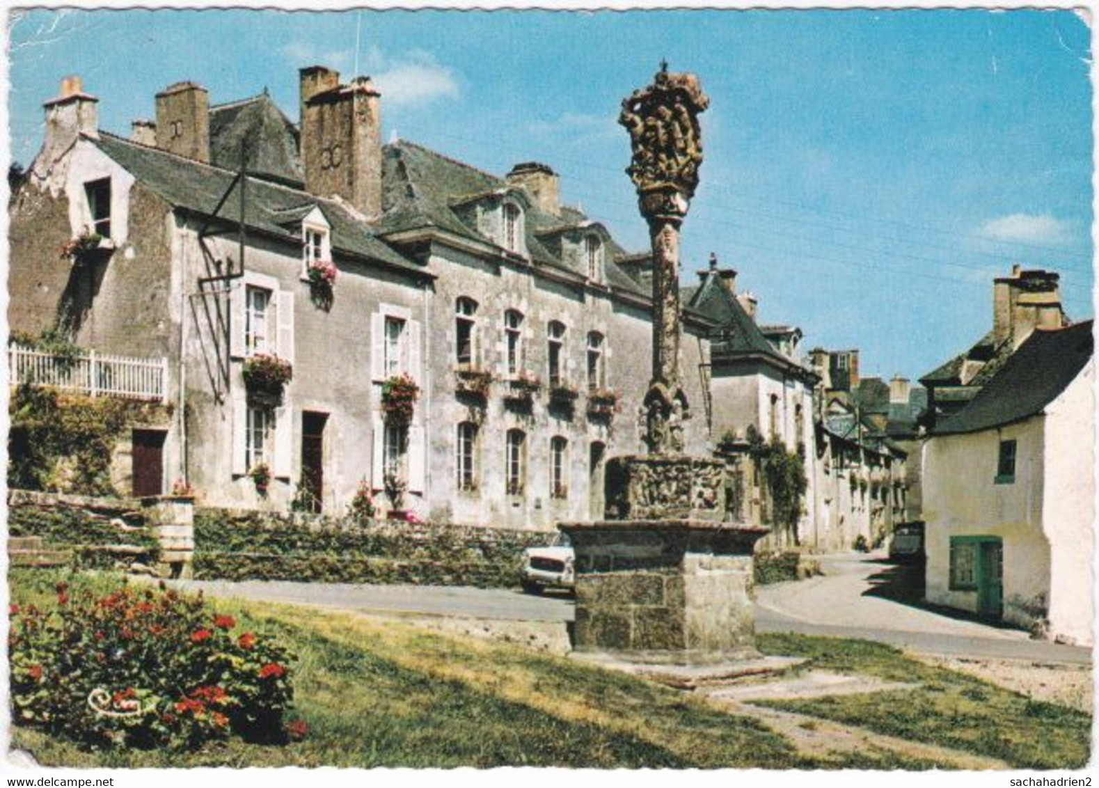 56. Gf. ROCHEFORT-EN-TERRE. Place De L'Eglise Et Le Calvaire. 59 - Rochefort En Terre