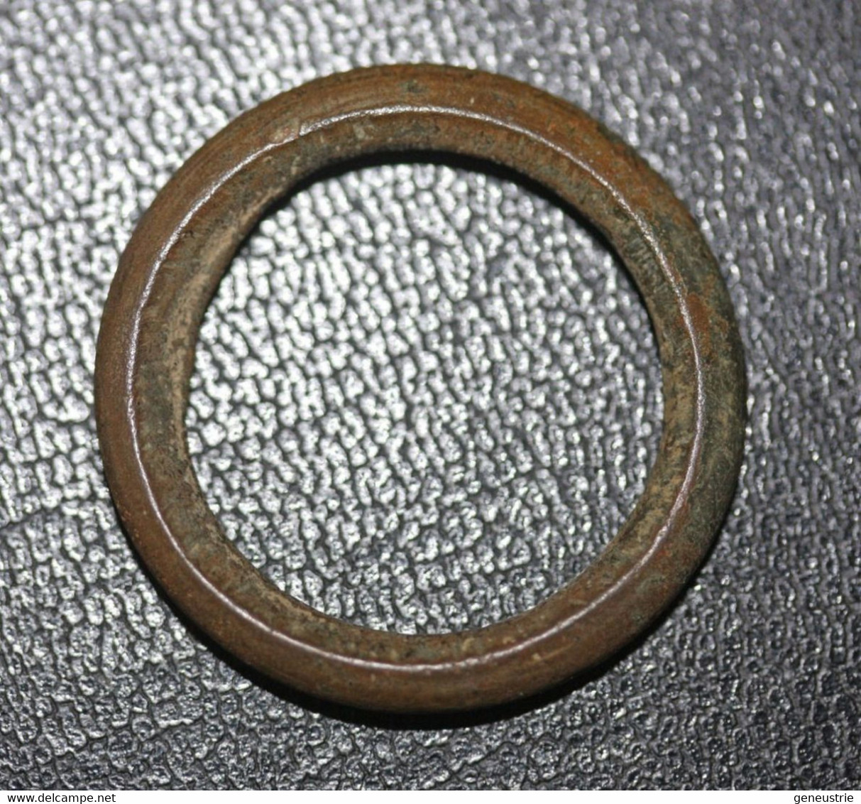 Rouelle Anneau De Bronze Pré-monétaire Gaulois Ex-voto - Rouelle - Pre Coinage Celtic Ring Money 33mm - Gauloises