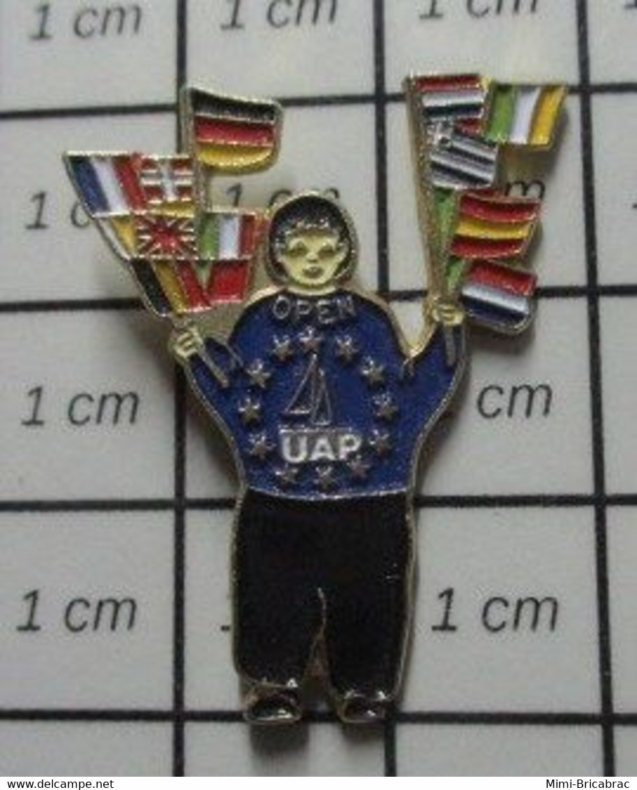 413i Pin's Pins / Beau Et Rare / SPORTS / VOILE BATEAU OPEN UAP  AVEC DES DRAPEAUX - Voile