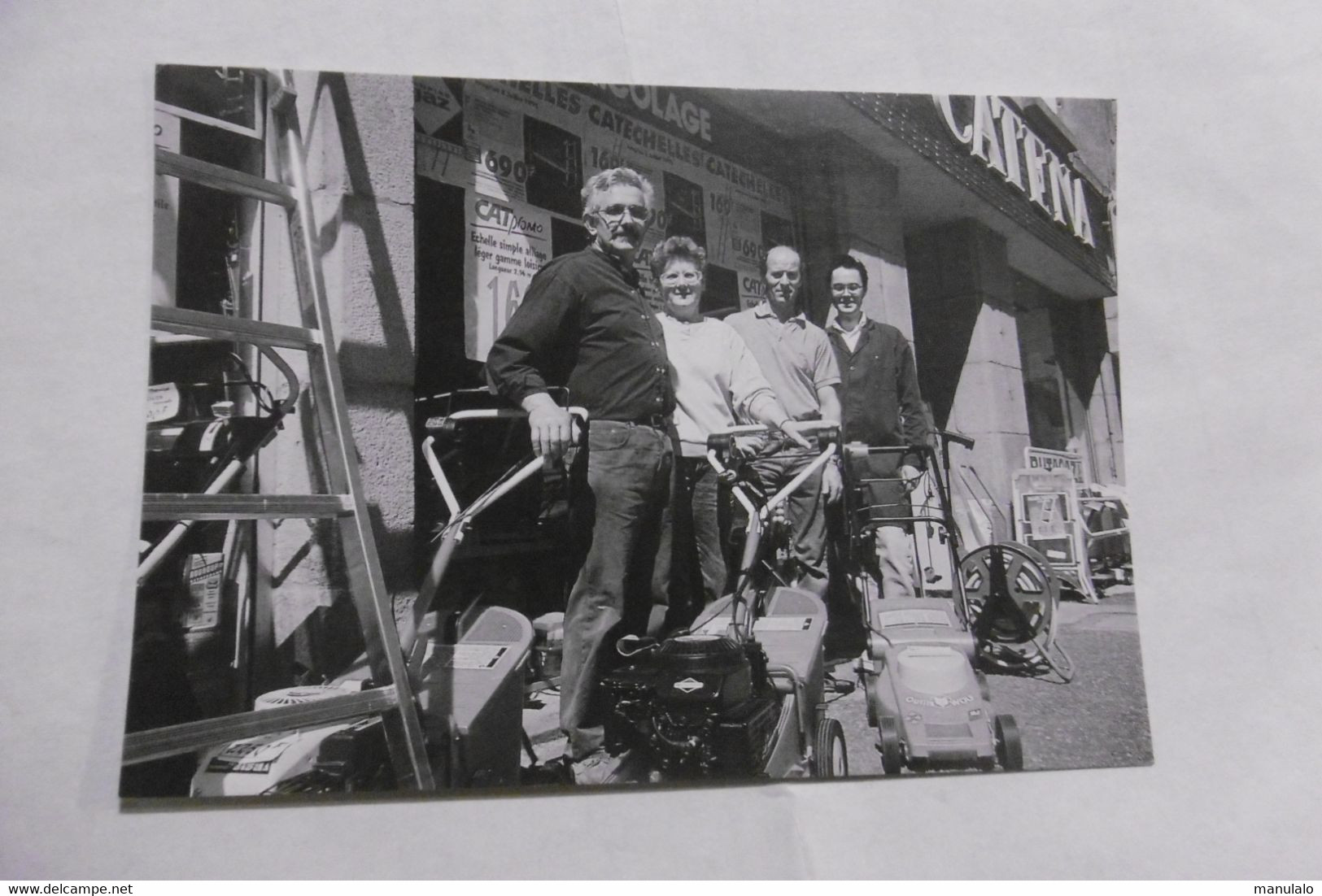 D 56 - Le Faouêt - Danielet Nicole Gicquel, Daniel Gleyen Et Ulysse Le Louer Devant Le Magasin Caténa Fondée En 1978 - Faouët