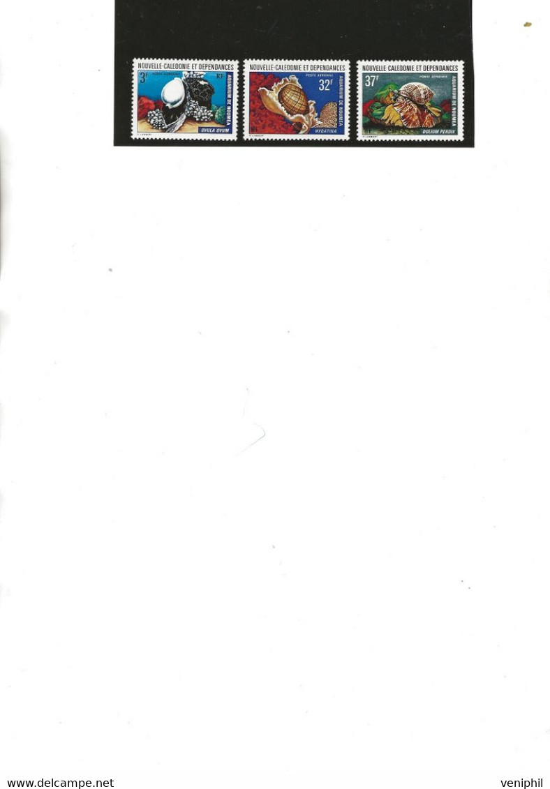 NOUVELLE - CALEDONIE -POSTE AERIENNE N° 150 A 152 NEUF LEGERE CHARNIERE  -ANNEE 19734.COTE : 13,00 €0 € - Unused Stamps