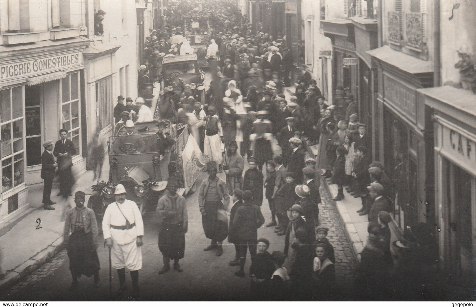 TOURS - Mi-Carême 1923 - La Cavalcade Descend La Rue Nationale , Prise Du Café Du Commerce ( Carte Photo ) - Tours