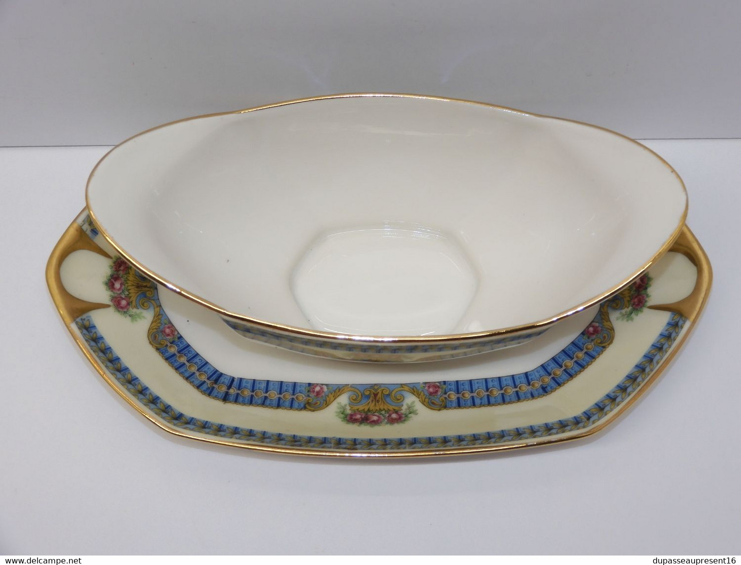 * JOLIE ANCIENNE SAUCIERE PORCELAINE LIMOGES JB France (JEAN BOYER) Dorures  E - Limoges (FRA)