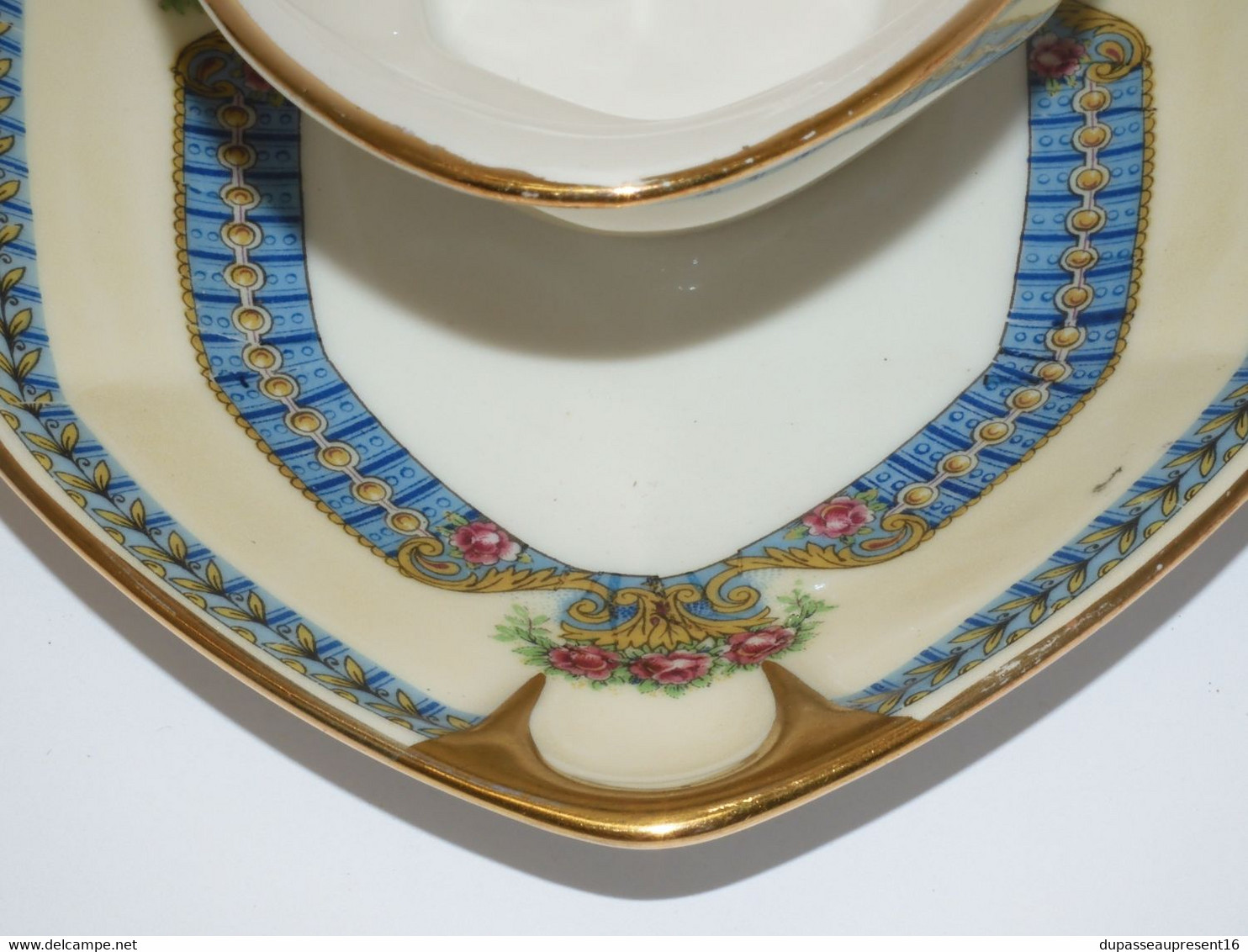 * JOLIE ANCIENNE SAUCIERE PORCELAINE LIMOGES JB France (JEAN BOYER) dorures  E