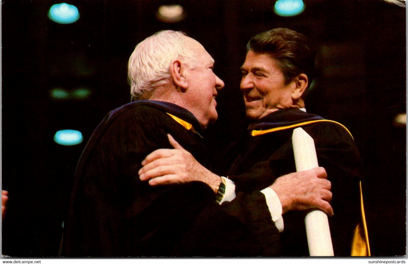 Ronald Reagan And Pat O'Brien At Notre Dame 41 Years After The Movie Knute Rockne All American - Présidents