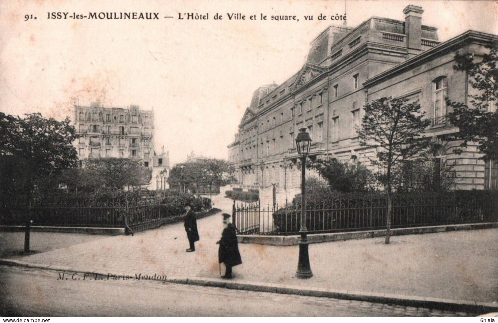 14394  ISSY Les MOULINEAUX L'Hôtel De Ville Et Le Square Vu De Coté          (Recto-verso) 92 - Issy Les Moulineaux