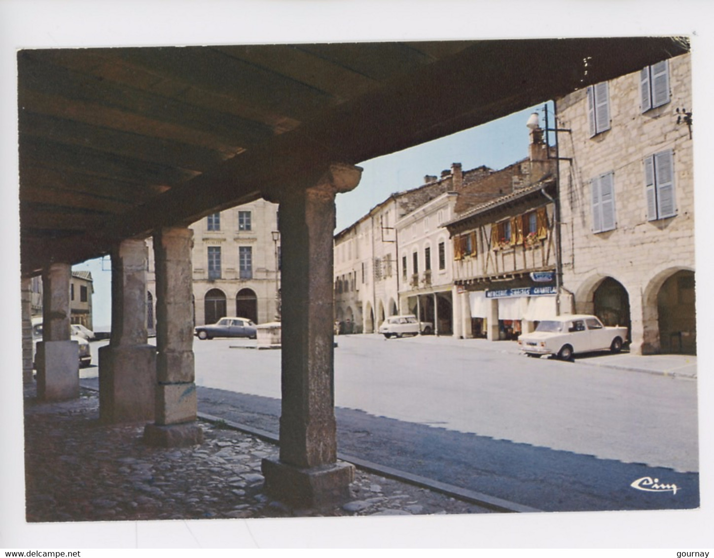 Montpezat De Quercy - Les Couverts, Place De La Mairie (cp Vierge N°0340 Combier) Citroën DS - Montpezat De Quercy