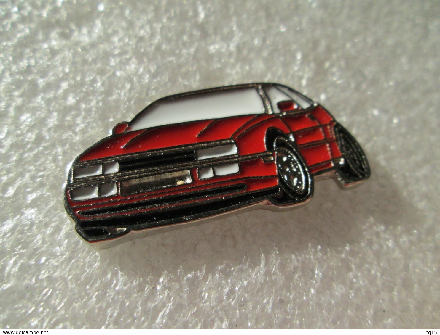 PIN'S    VOLKSWAGEN  CORRADO   ROUGE    email a froid